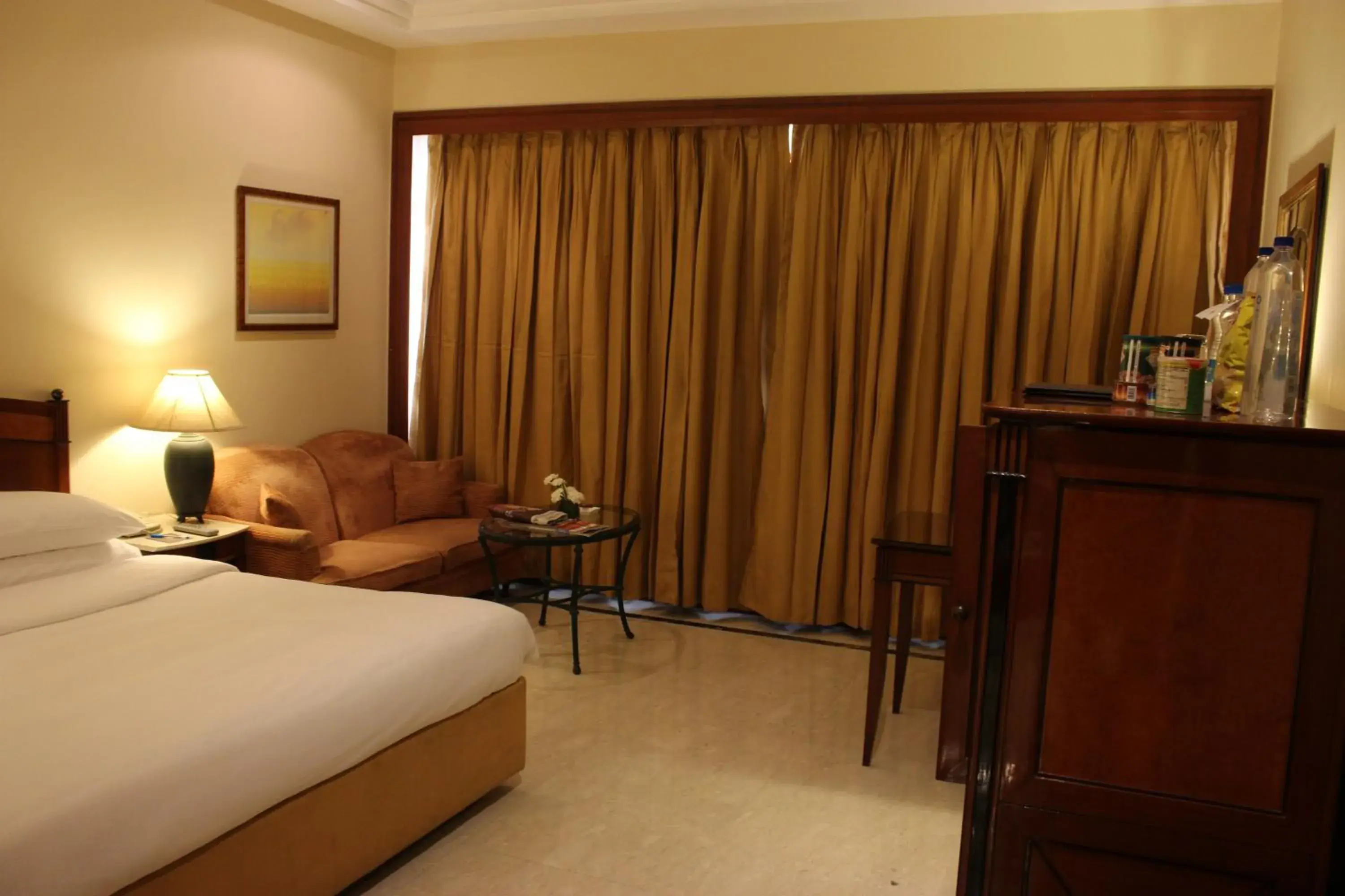 Bed, TV/Entertainment Center in The Hans, New Delhi