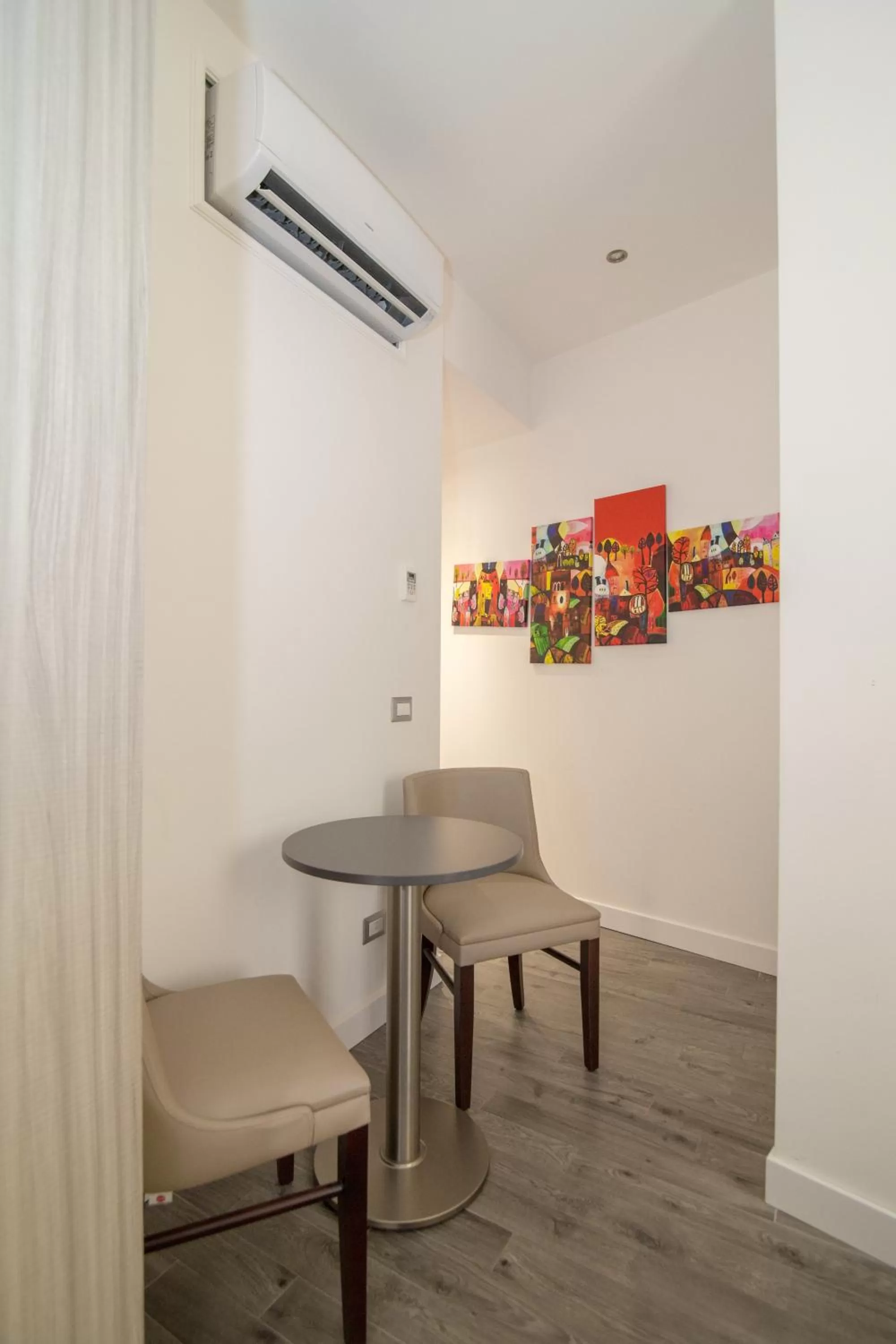 Photo of the whole room, Seating Area in Vatican Relais Rome Suite