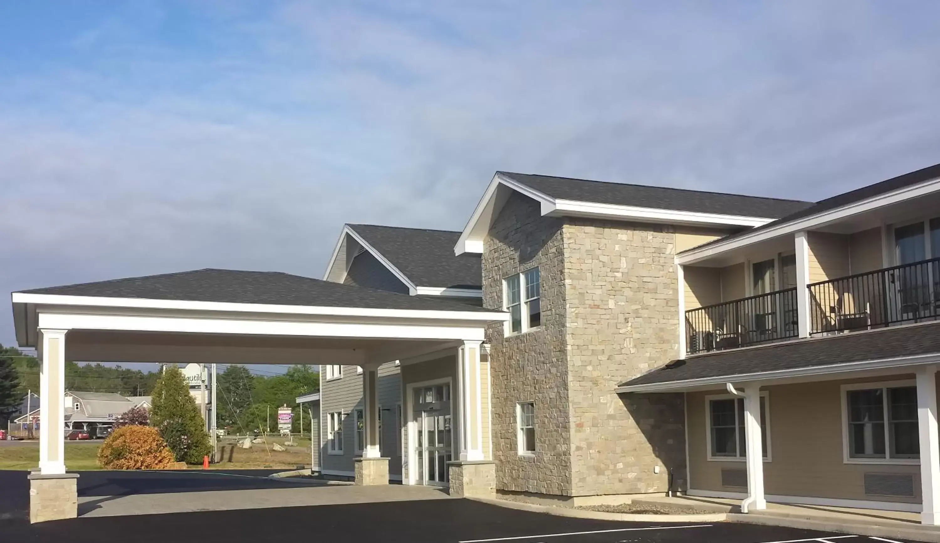 Facade/entrance, Property Building in Belfast Harbor Inn