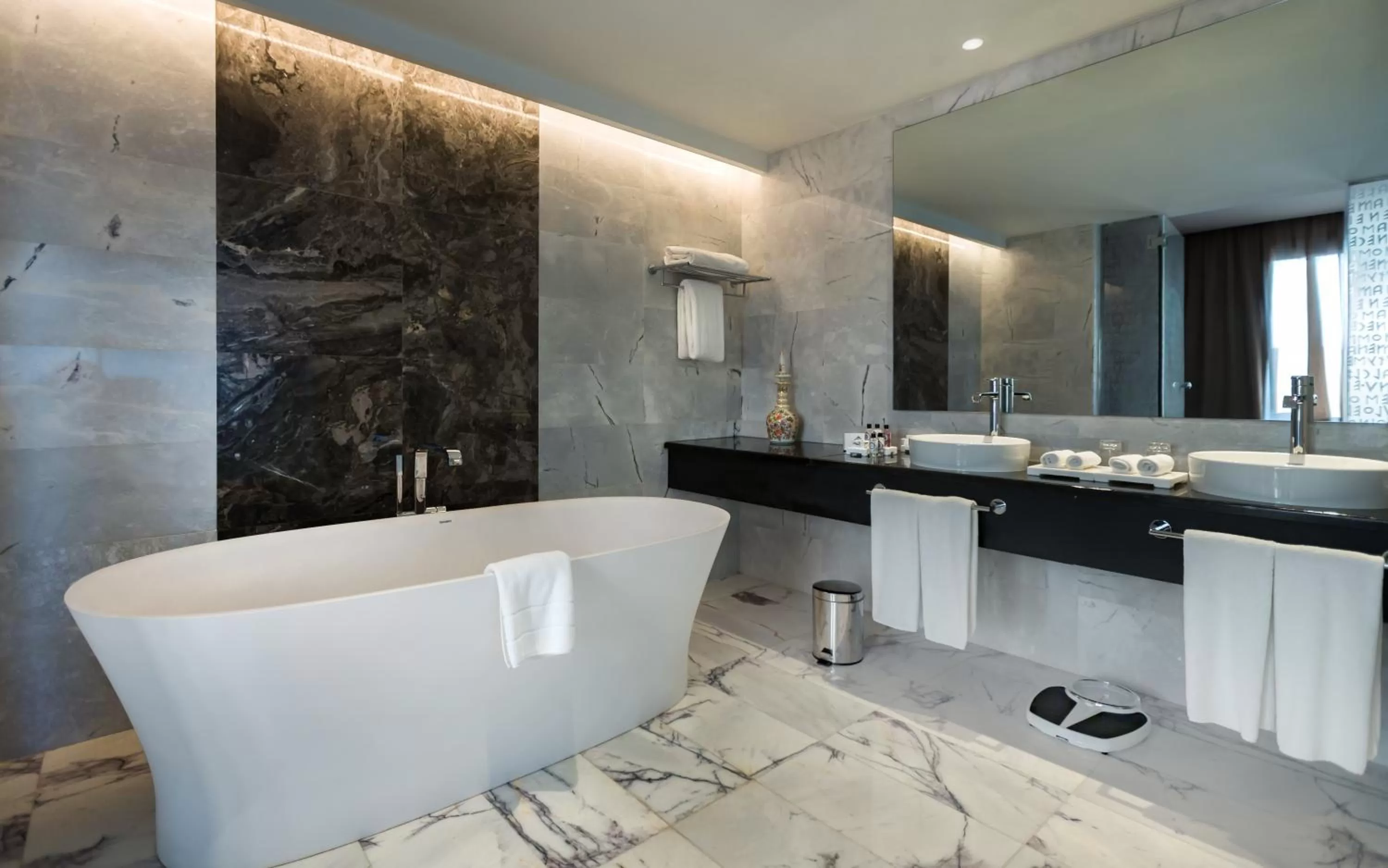 Bathroom in Mövenpick Hotel du Lac Tunis