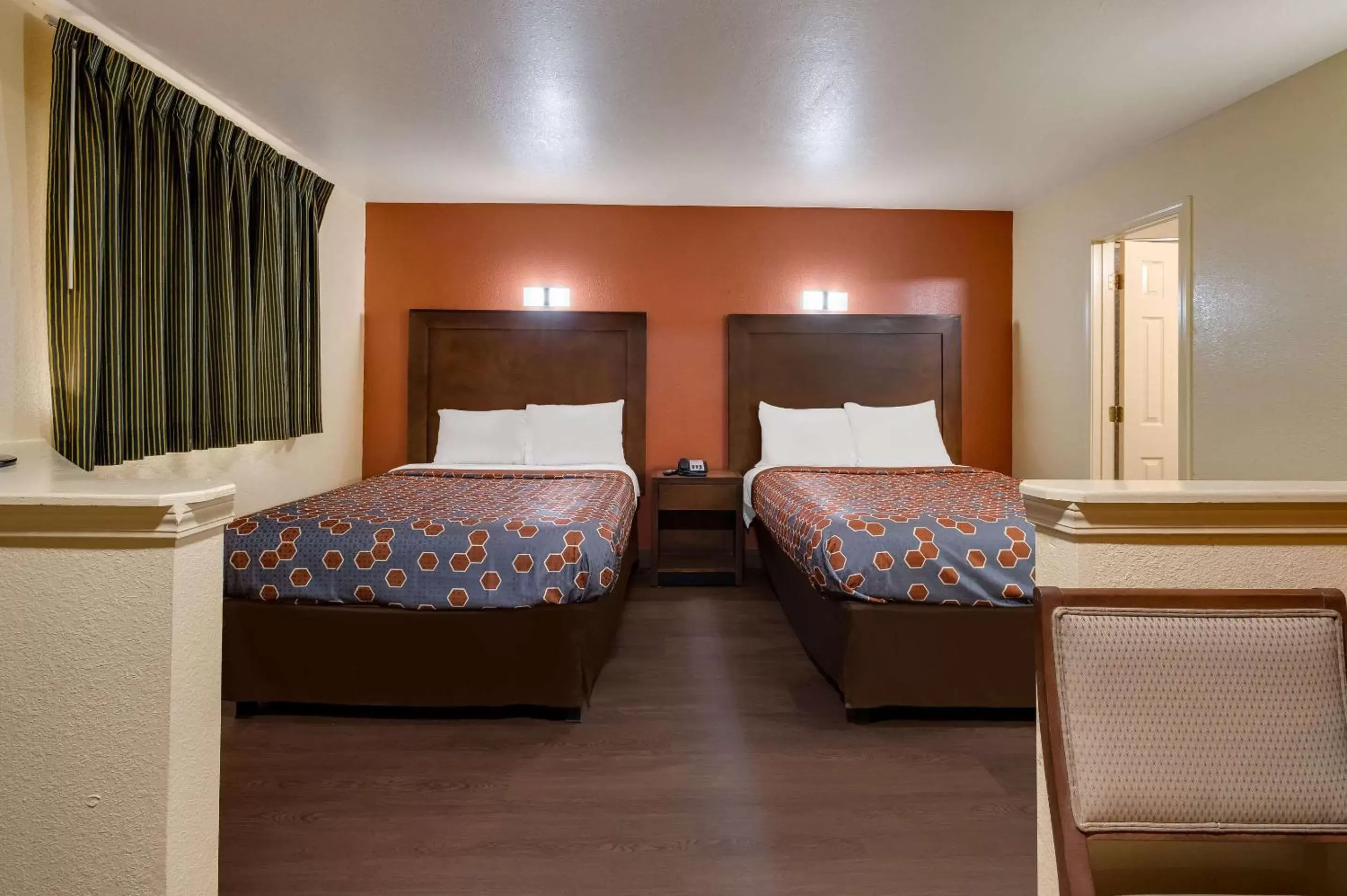 Bedroom, Bed in Rodeway Inn & Suites East