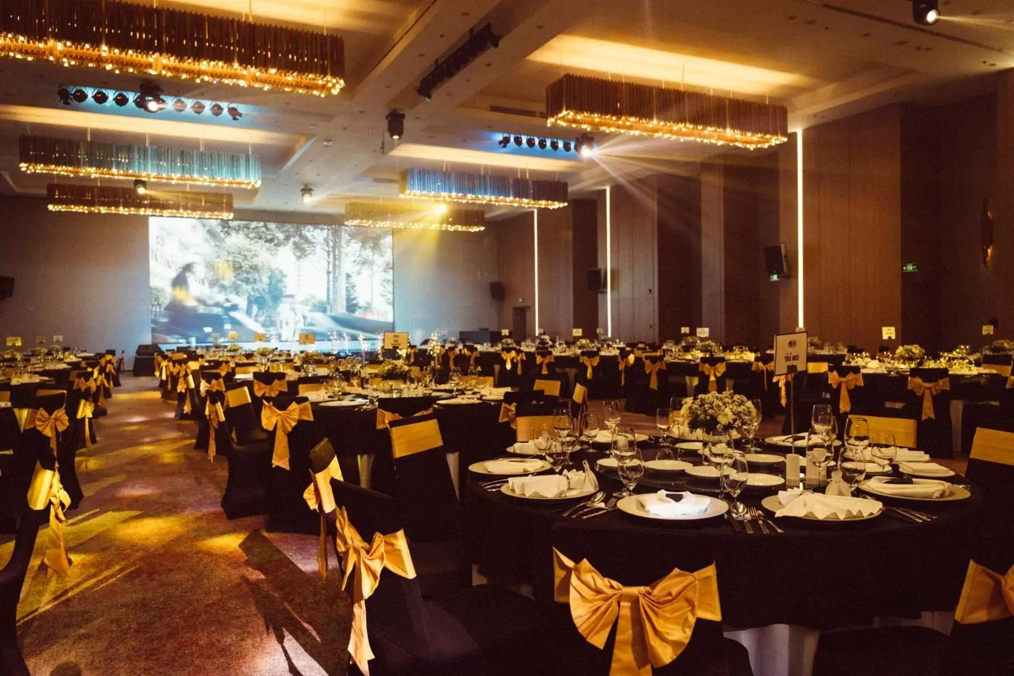 Banquet/Function facilities, Restaurant/Places to Eat in Holiday Inn & Suites Saigon Airport, an IHG Hotel