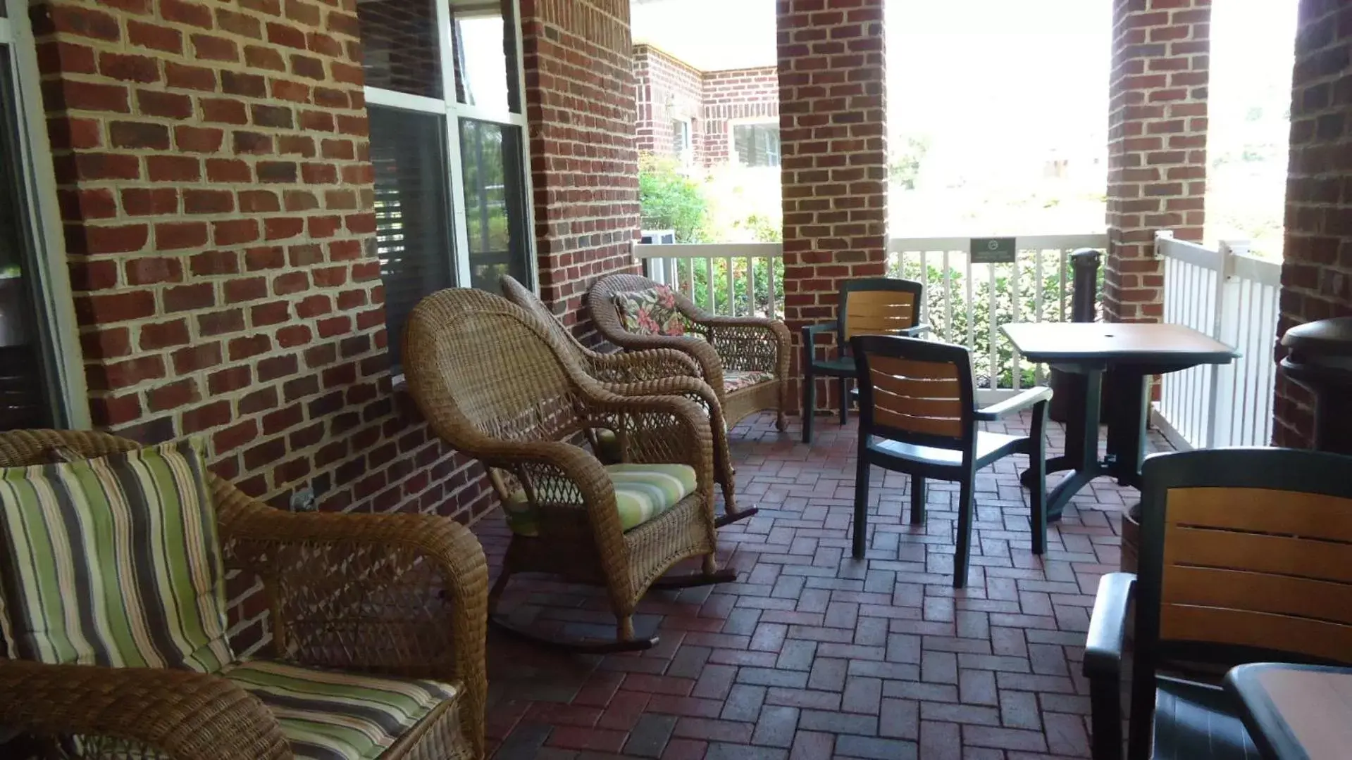 Balcony/Terrace, Seating Area in Country Inn & Suites by Radisson, Williamsburg Historic Area, VA