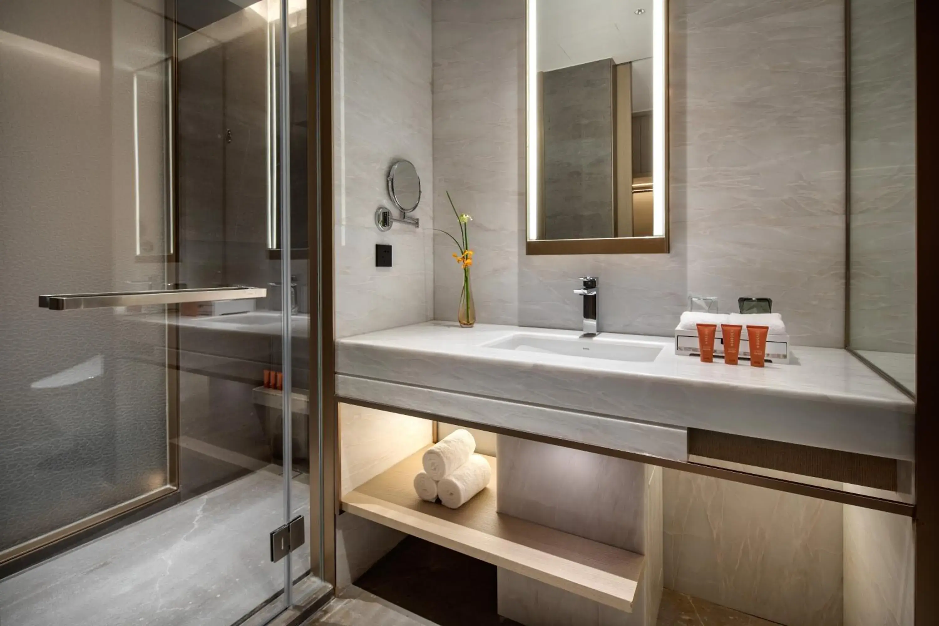 Photo of the whole room, Bathroom in Crowne Plaza Fuzhou South, an IHG Hotel