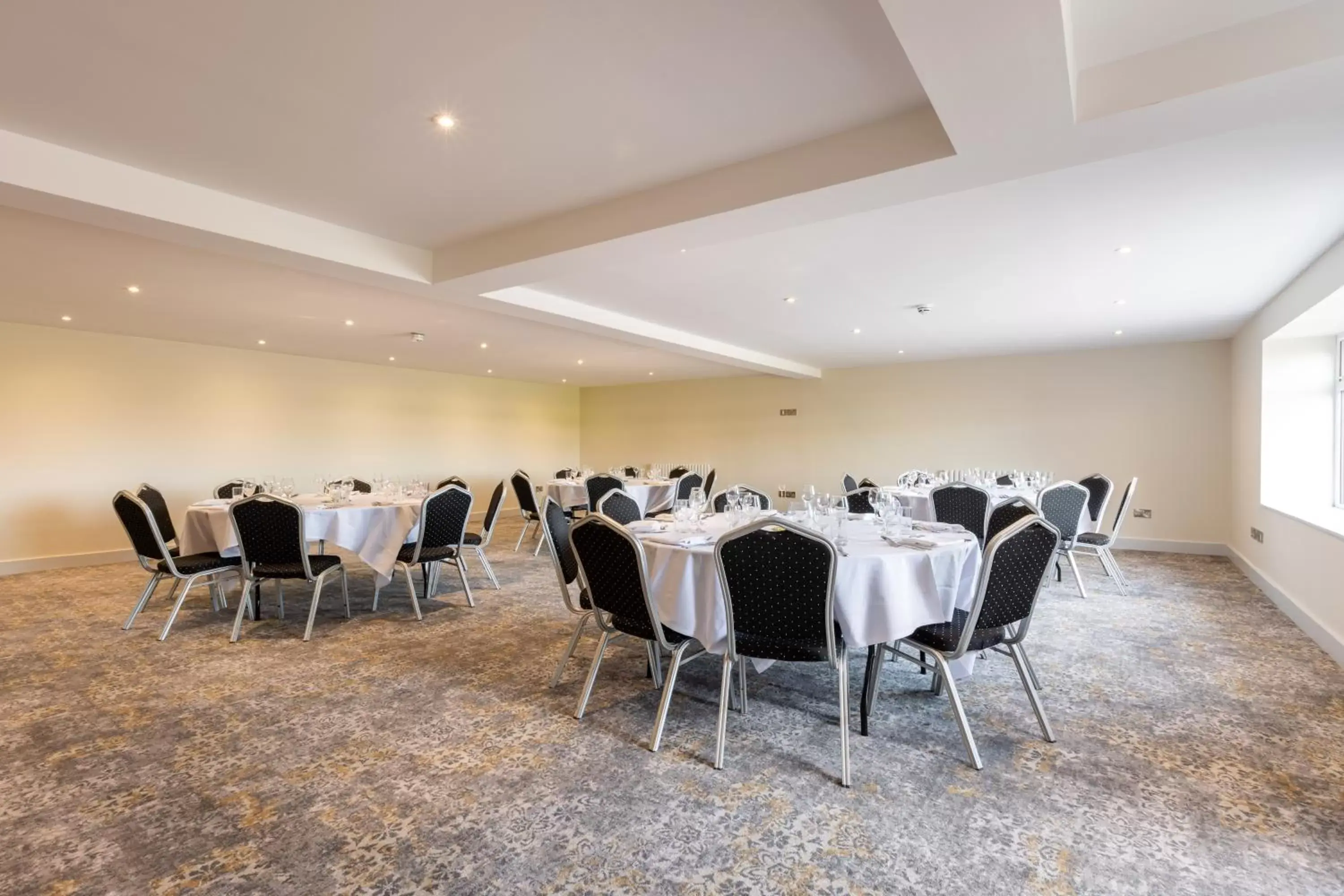 Meeting/conference room, Restaurant/Places to Eat in The Stones Hotel