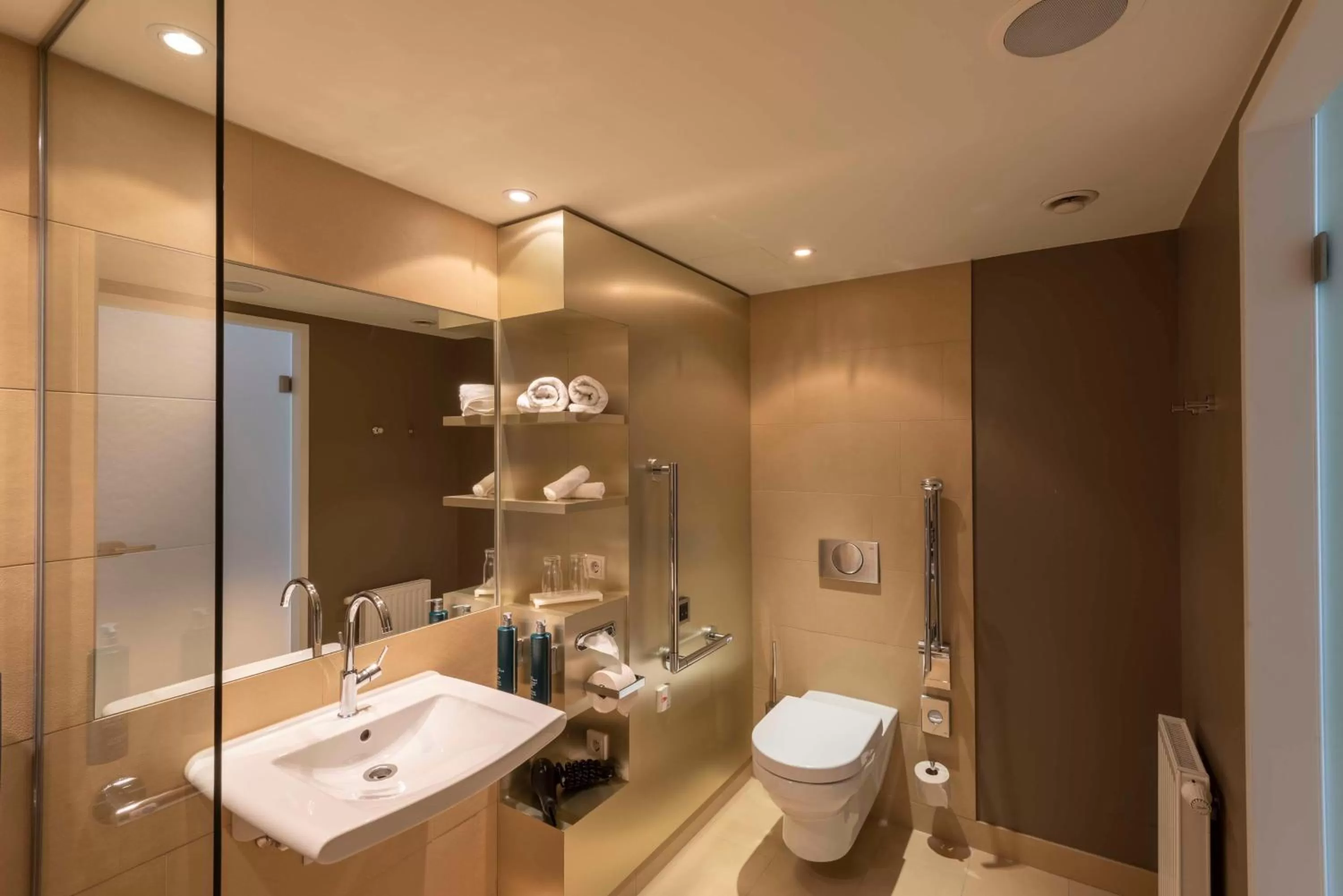 Bathroom in Doubletree by Hilton Vienna Schonbrunn