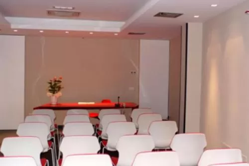 Business facilities in El Homs Palace Hotel