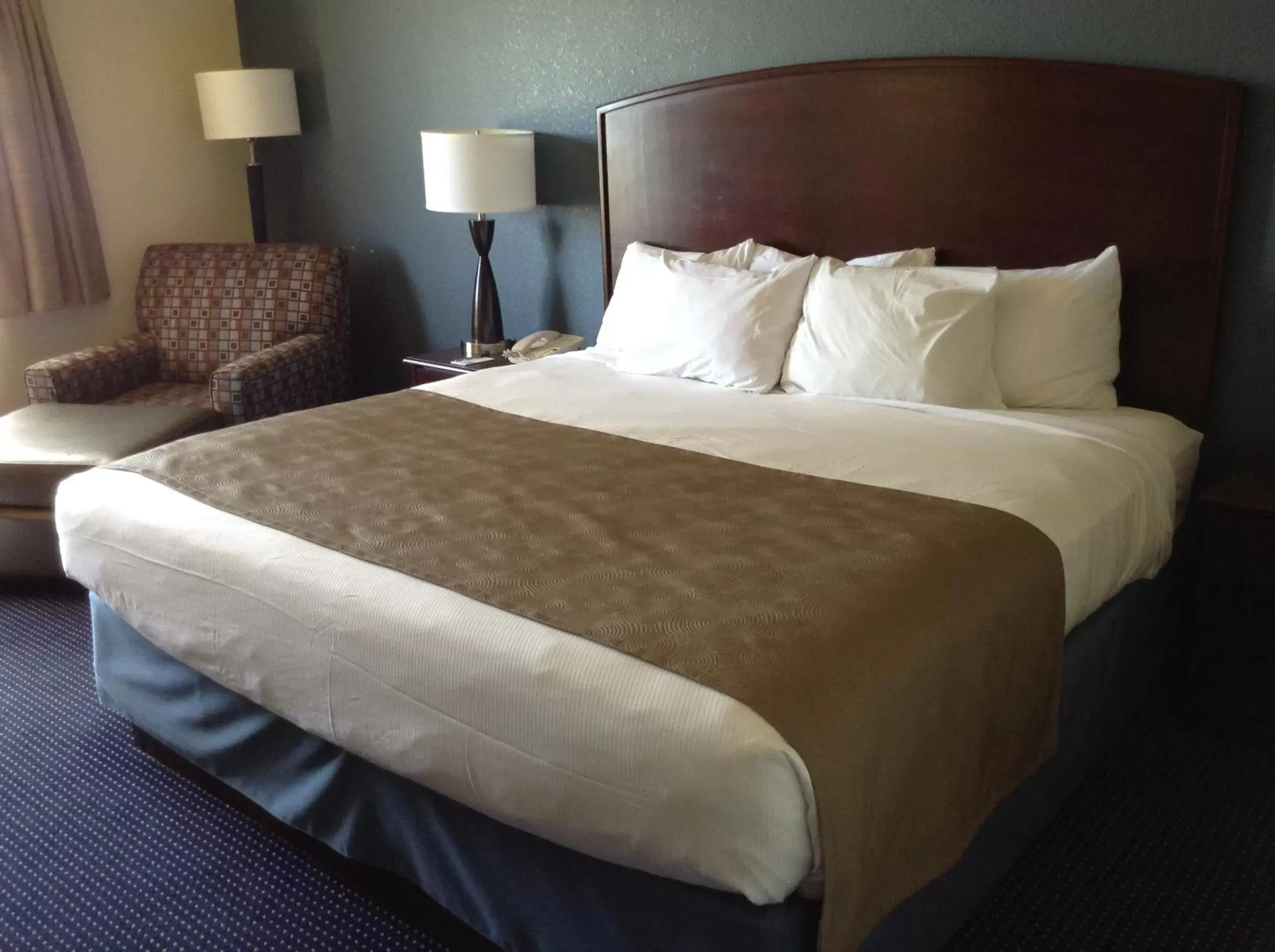 Bed in AmericInn by Wyndham Fort Dodge