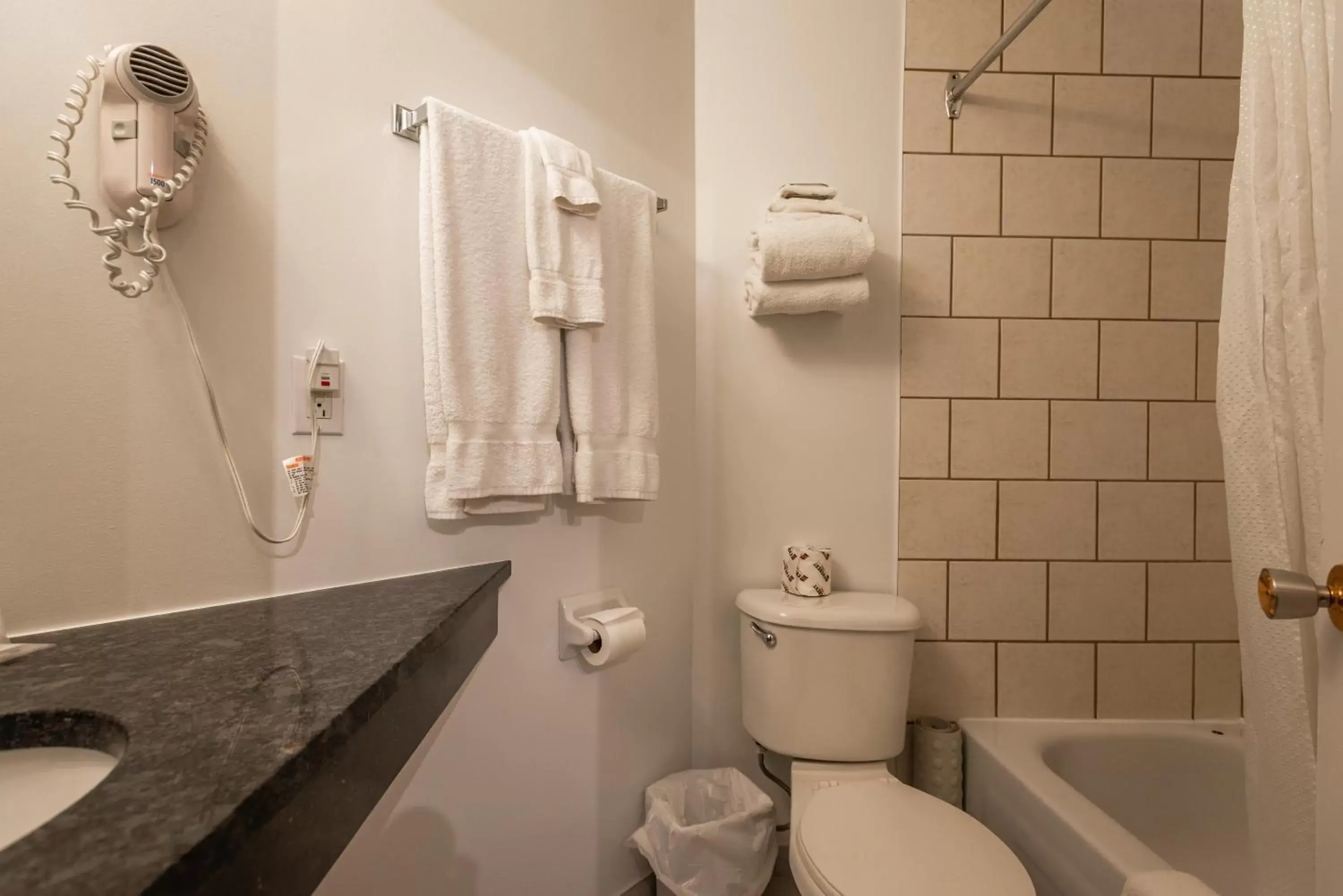 Bathroom in Hotel le Roberval