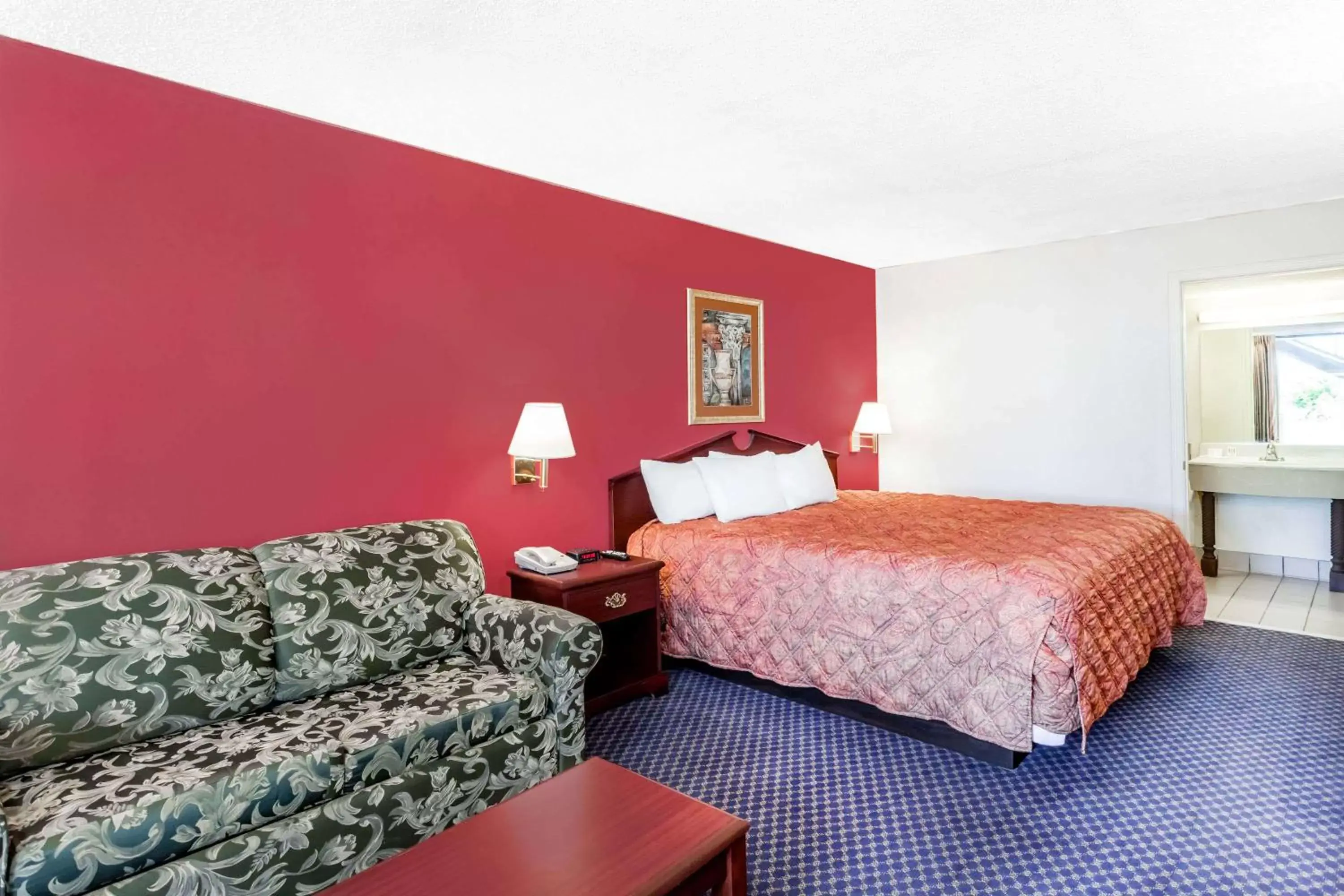 Photo of the whole room, Bed in Days Inn by Wyndham Martin