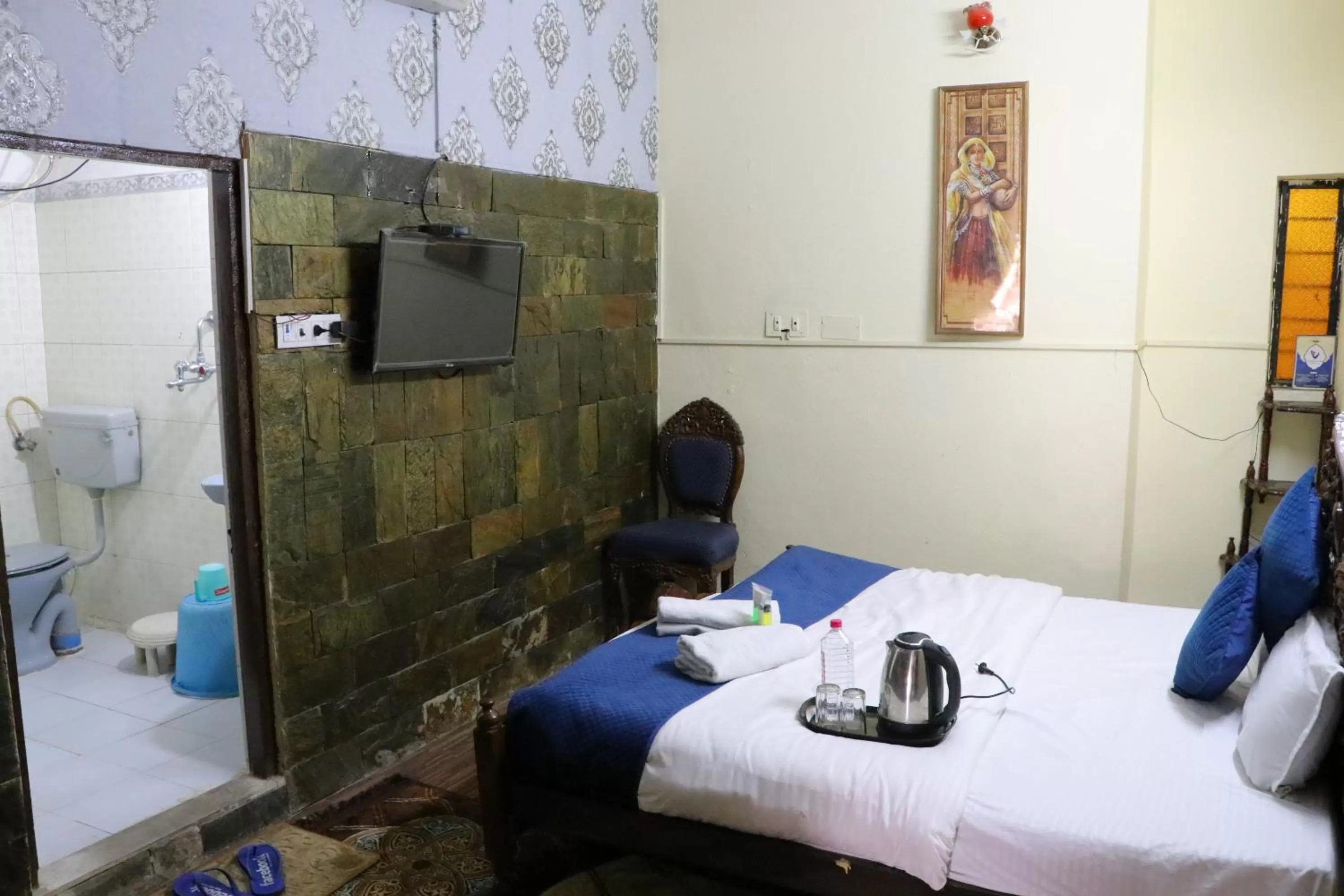 Bed in The Maurvi Inn