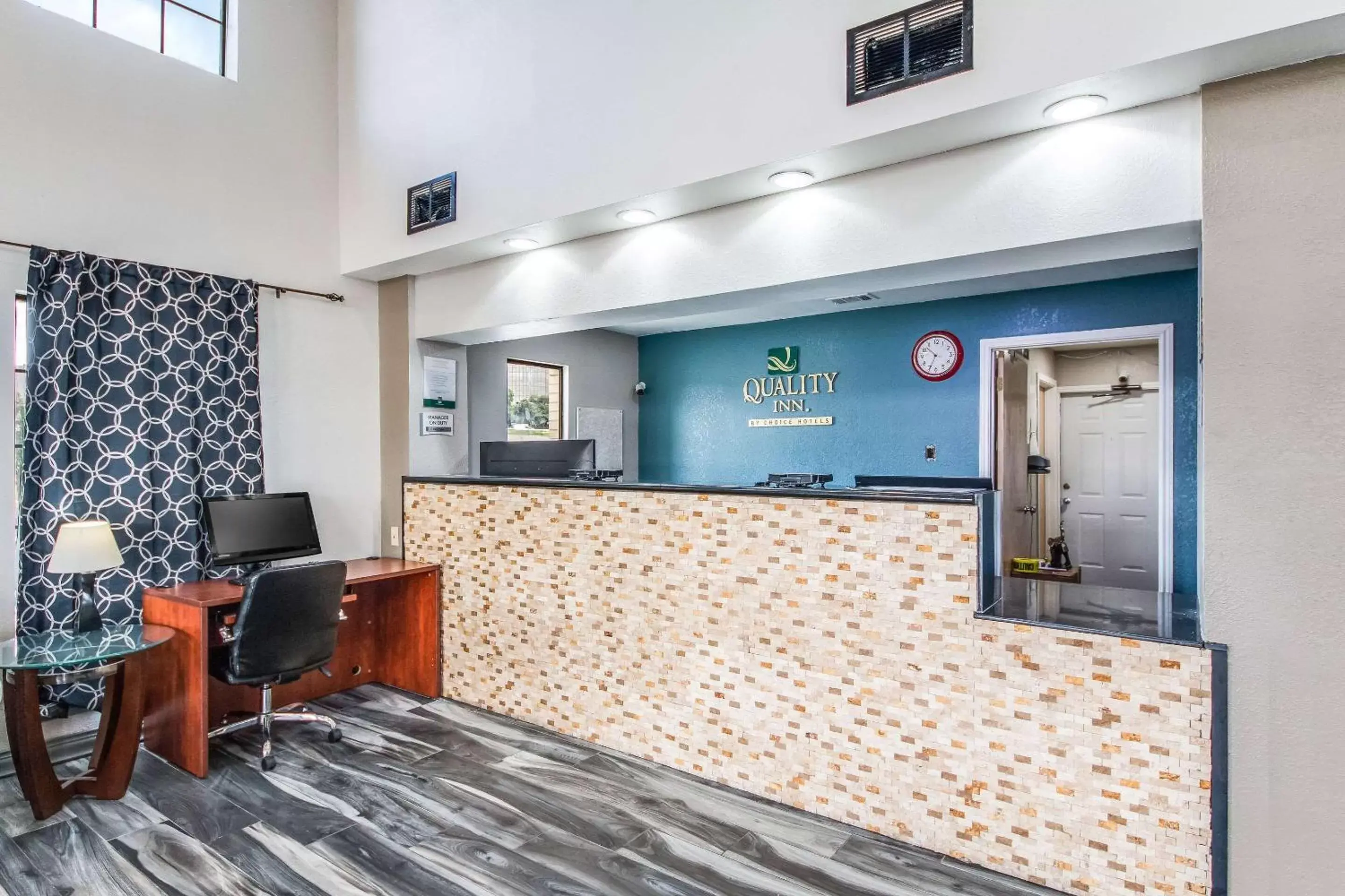 Lobby or reception in Quality Inn Medical Center