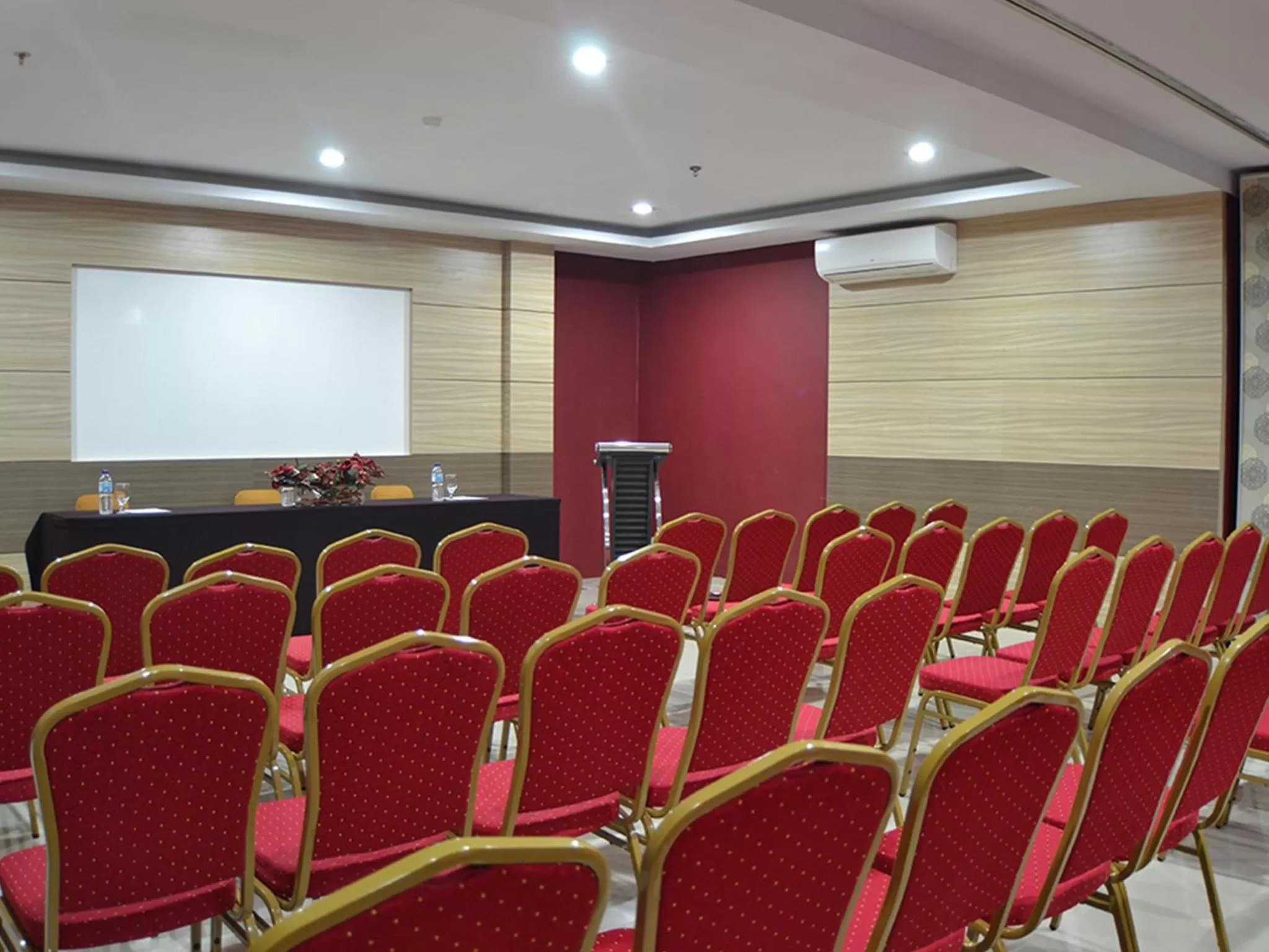 Business facilities in The Cube Hotel Malioboro, Azana Hotels Collection