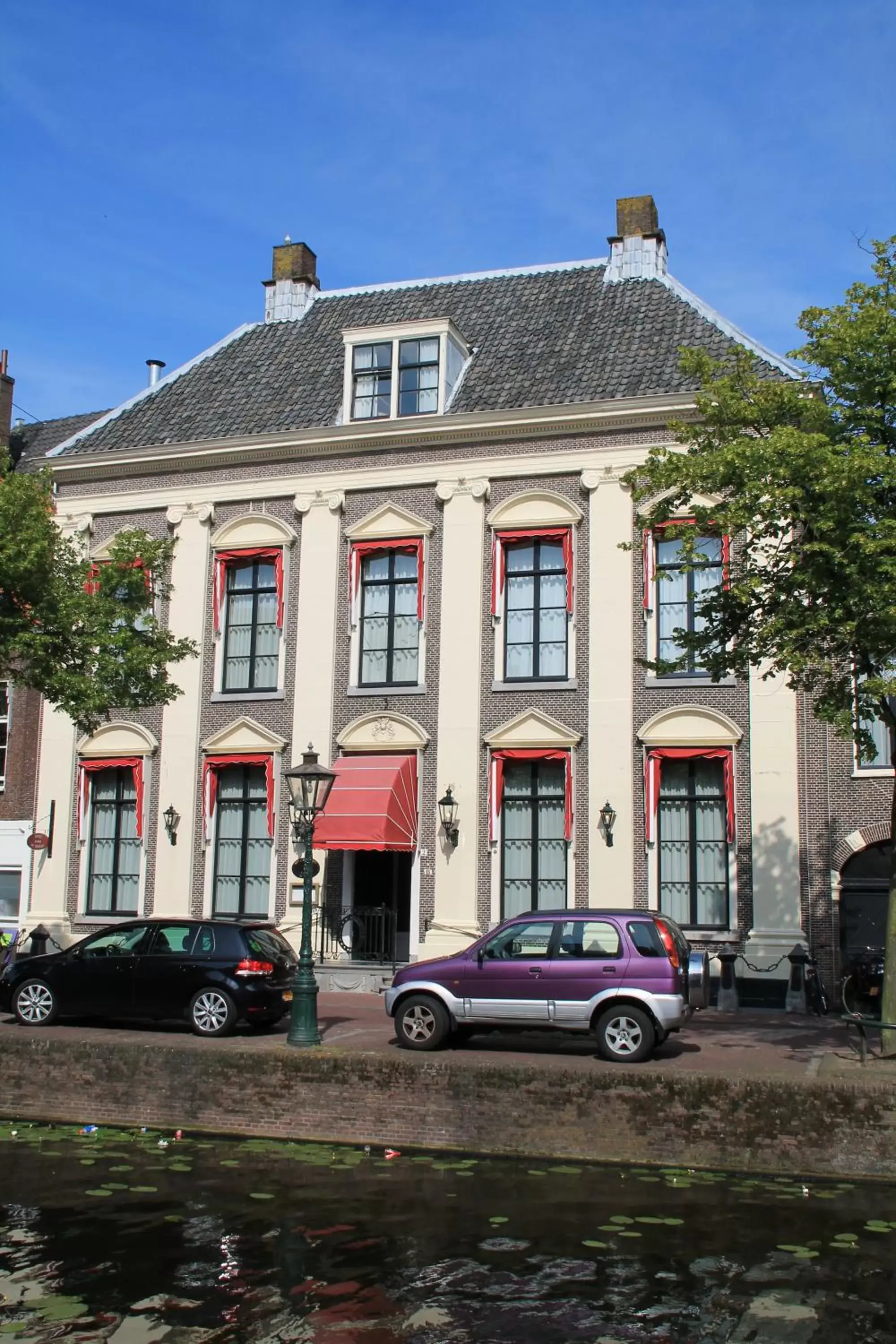 Facade/entrance, Property Building in De Doelen