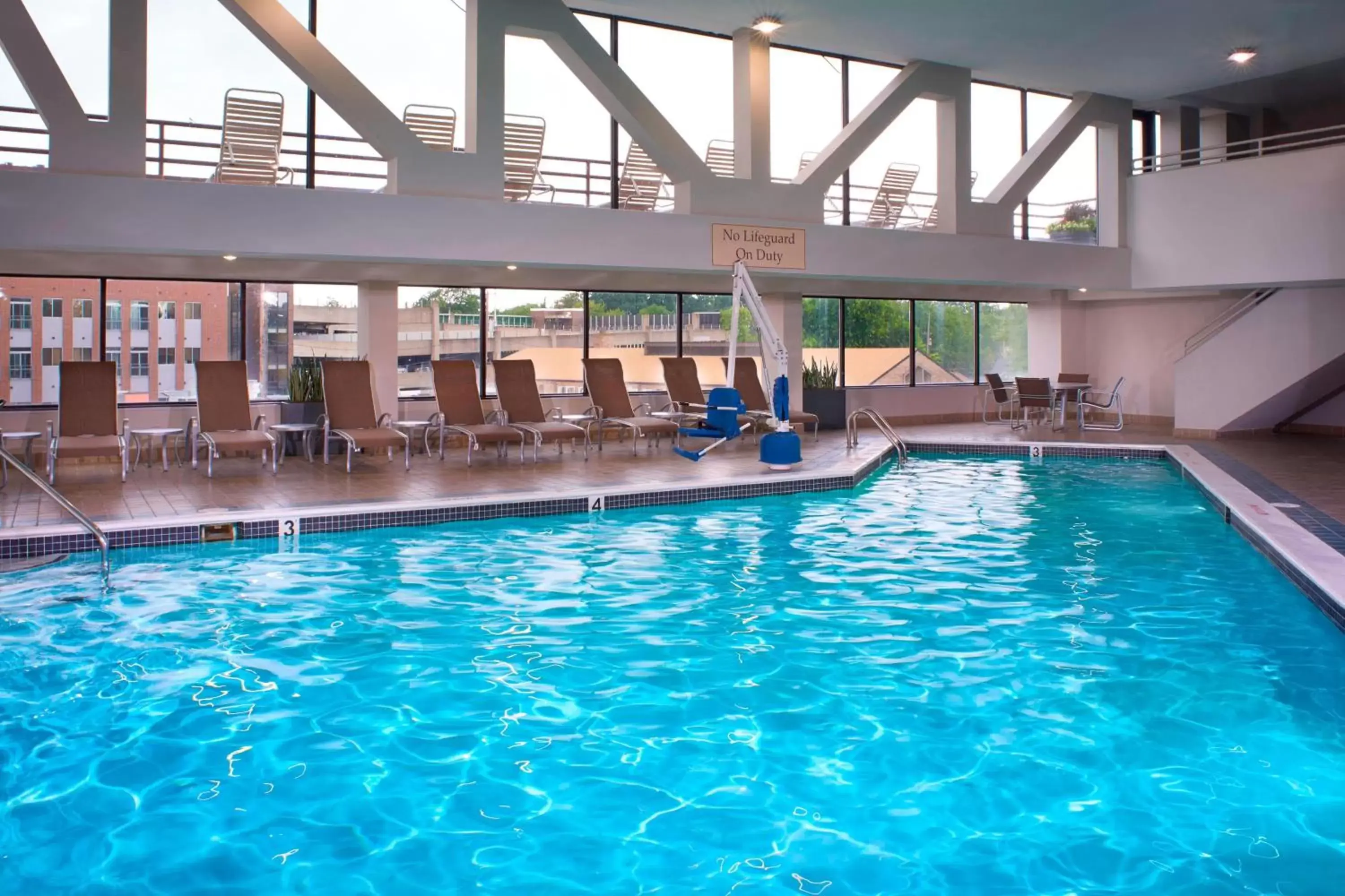 Swimming Pool in Marriott East Lansing at University Place