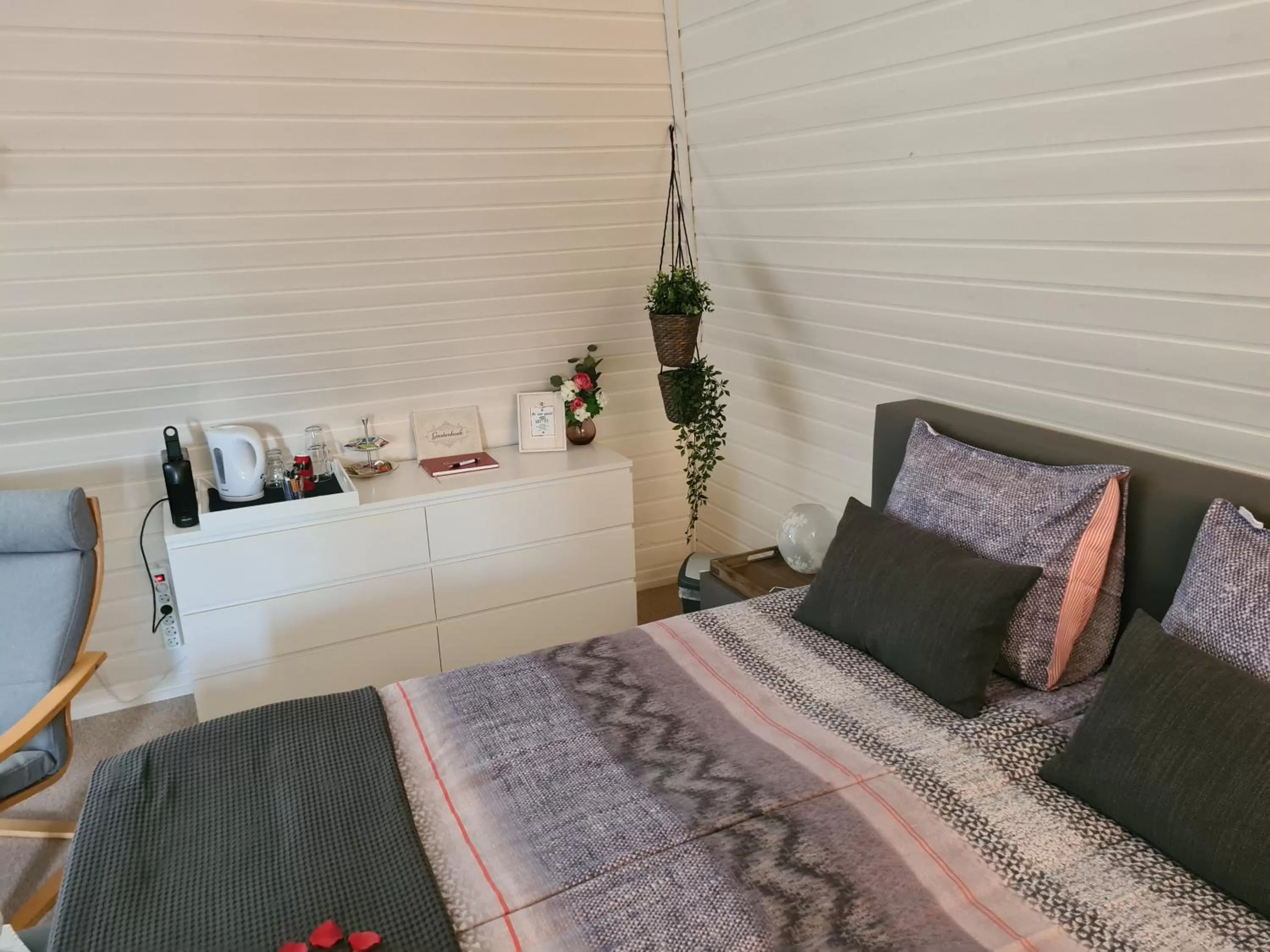 Bed in B&B De Loenense Bossen