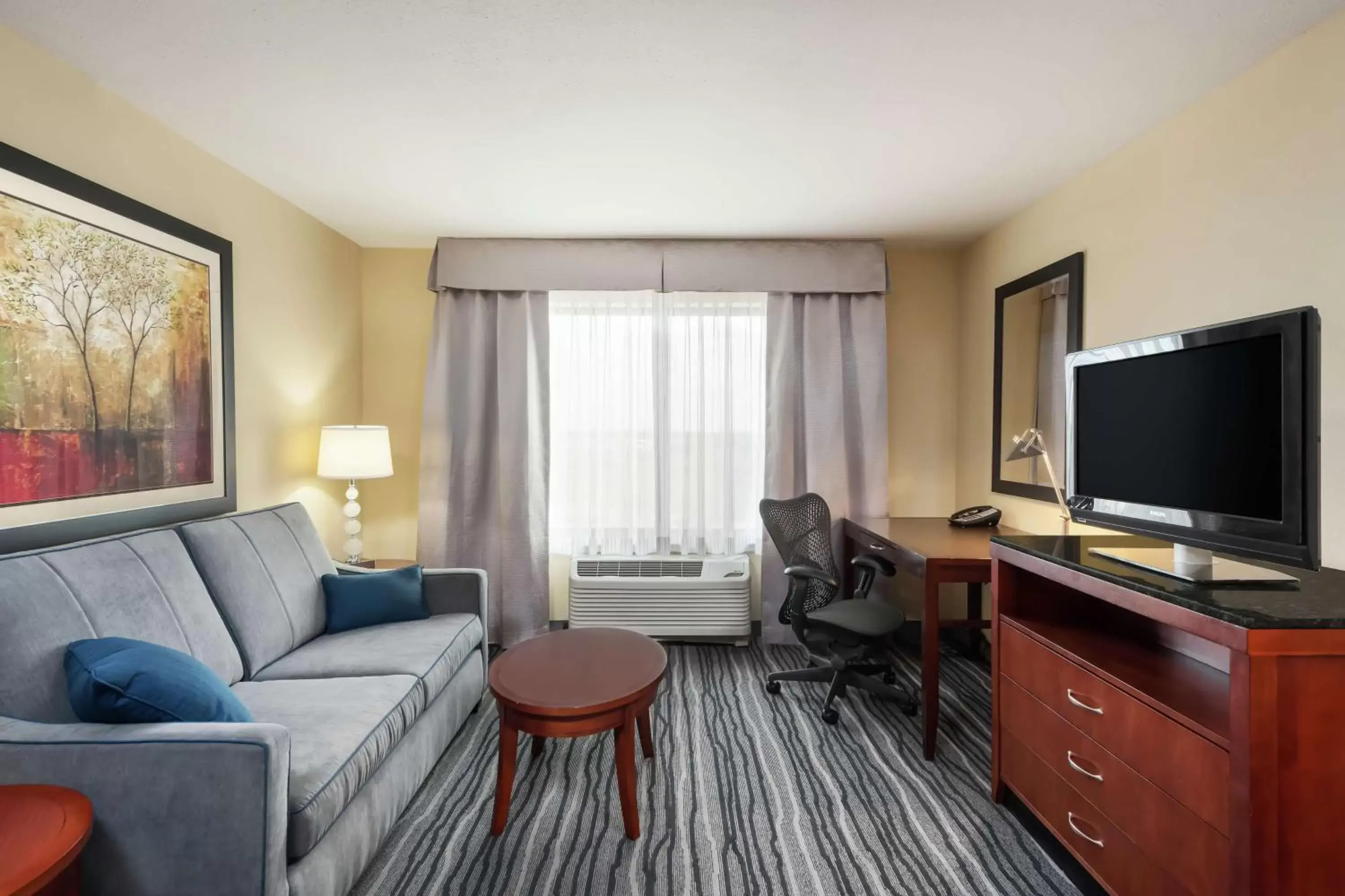 Bedroom, Seating Area in Hilton Garden Inn St. Louis Shiloh/O'Fallon IL