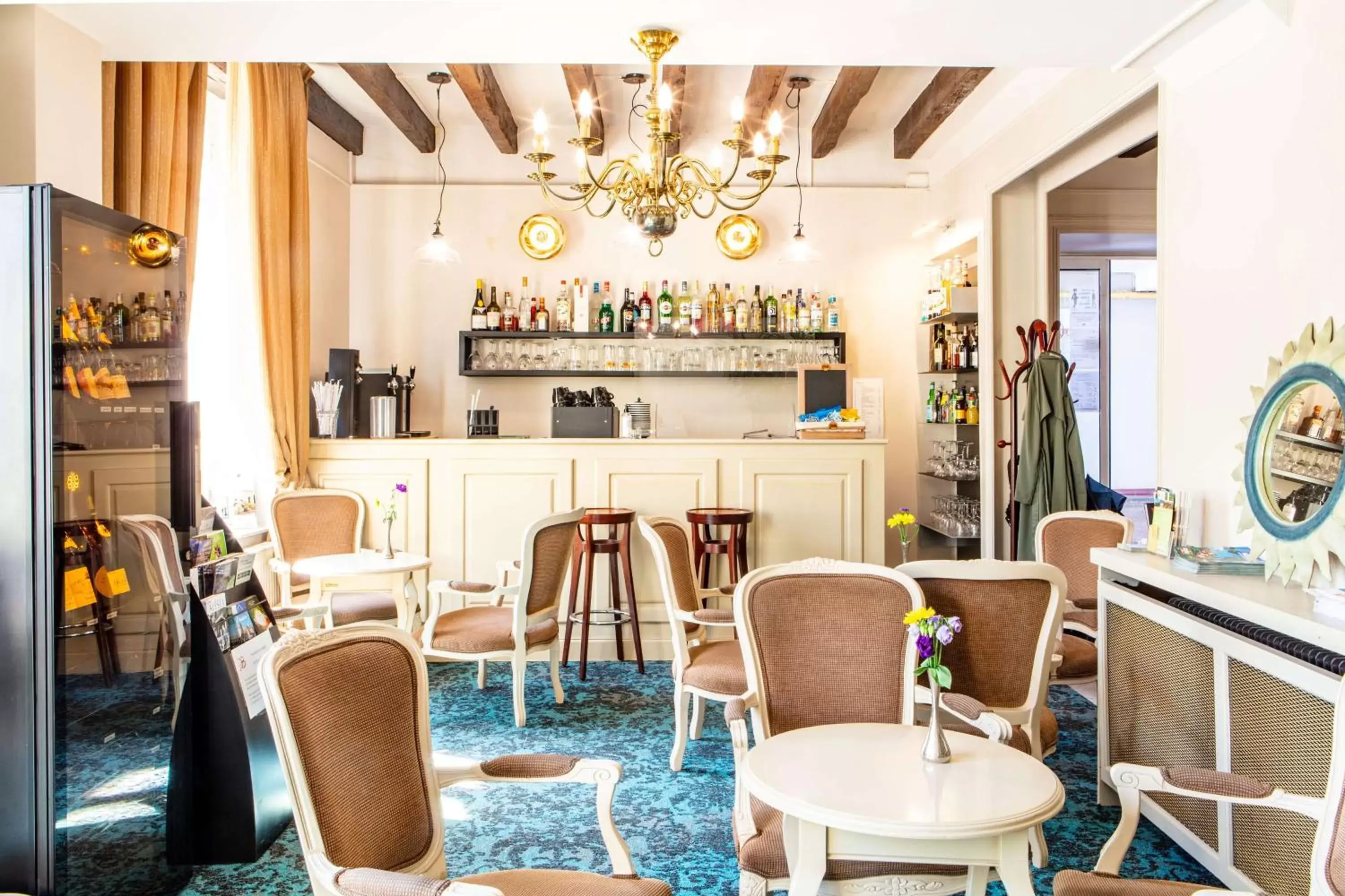 Lounge or bar, Restaurant/Places to Eat in Hôtel Le Maxime - Best Western Signature Collection