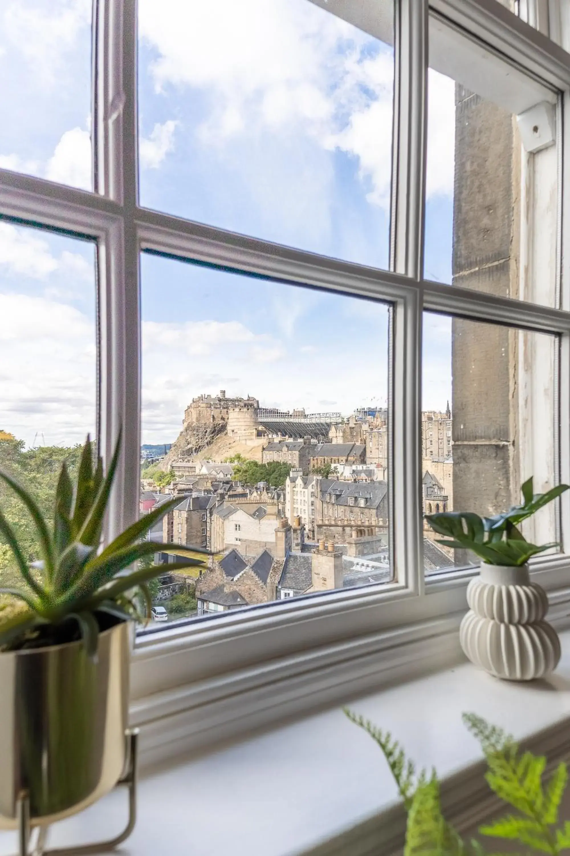 Nearby landmark in No1 Apartments Edinburgh - George IV Bridge