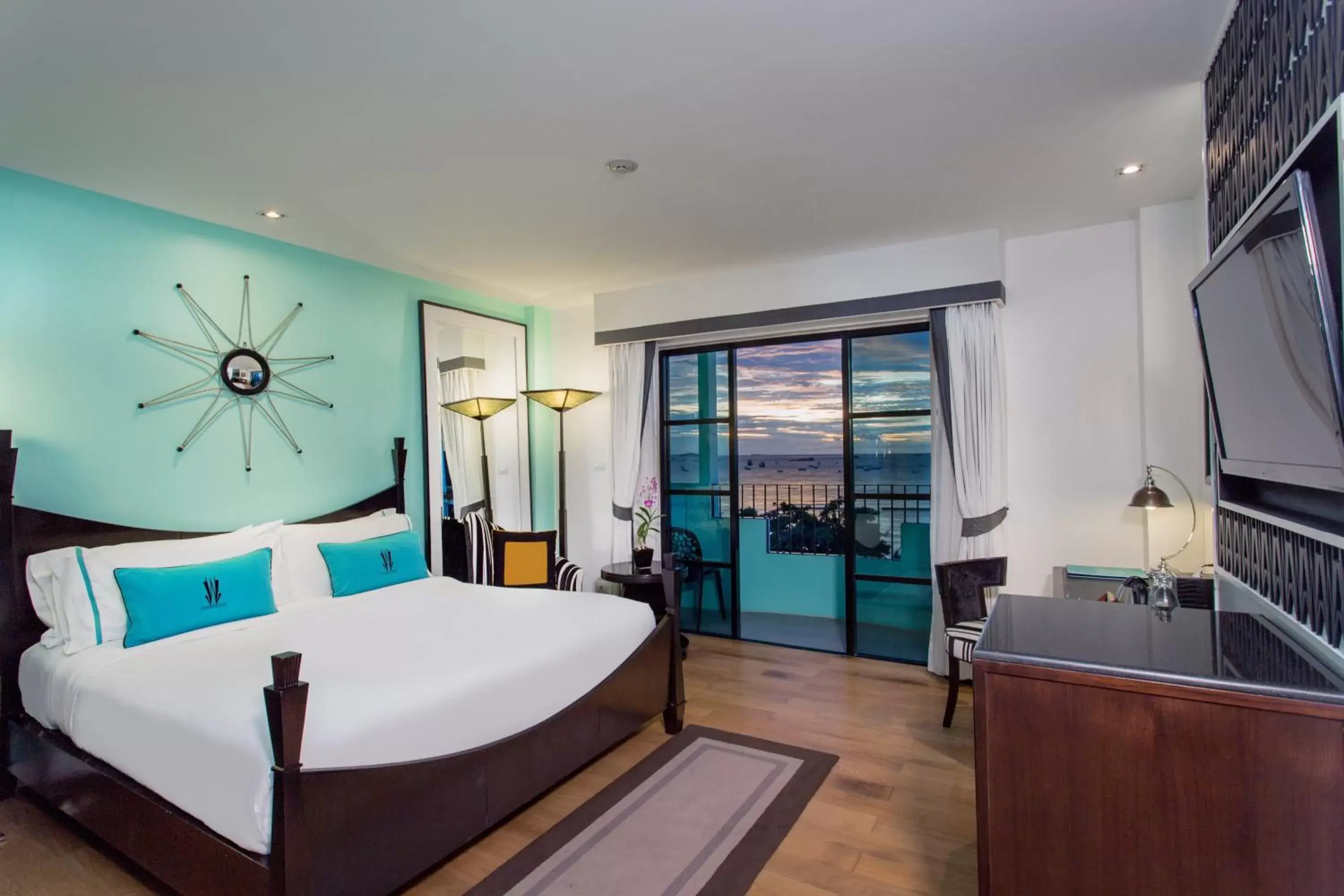 Bedroom in Wave Hotel Pattaya