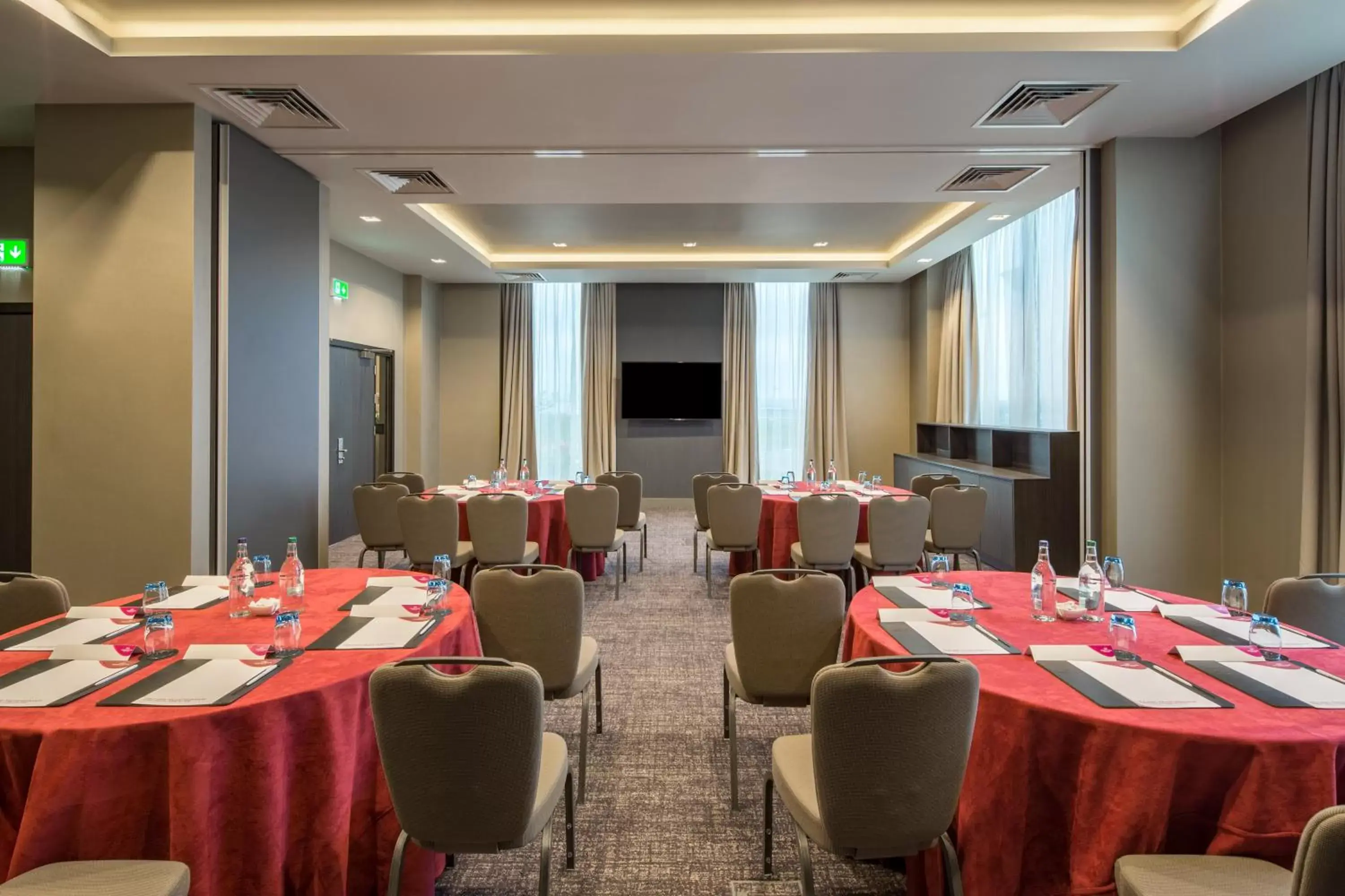 Meeting/conference room in Crowne Plaza Aberdeen Airport, an IHG Hotel