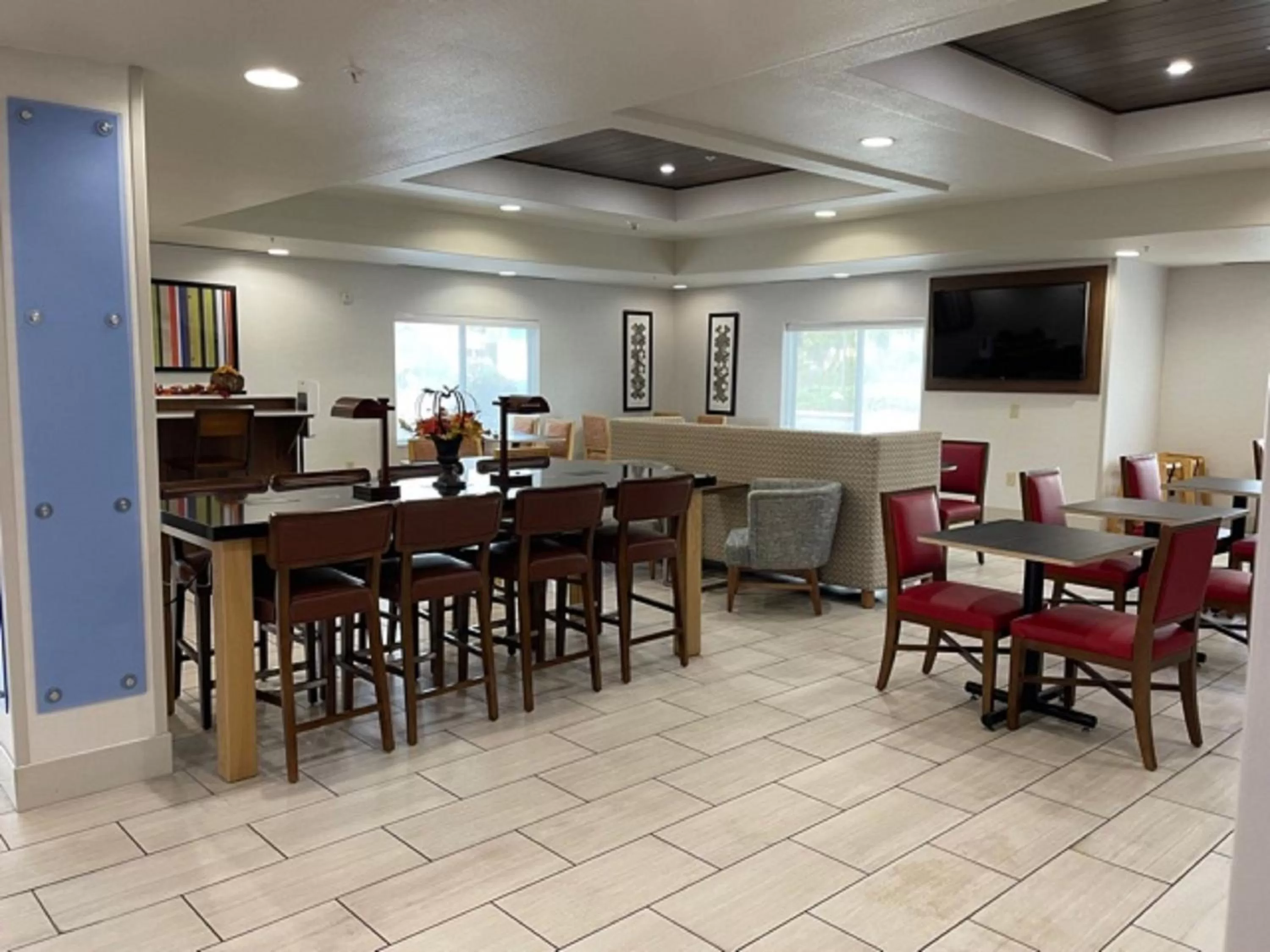 Breakfast in Holiday Inn Express Hotel & Suites Lewisburg by IHG