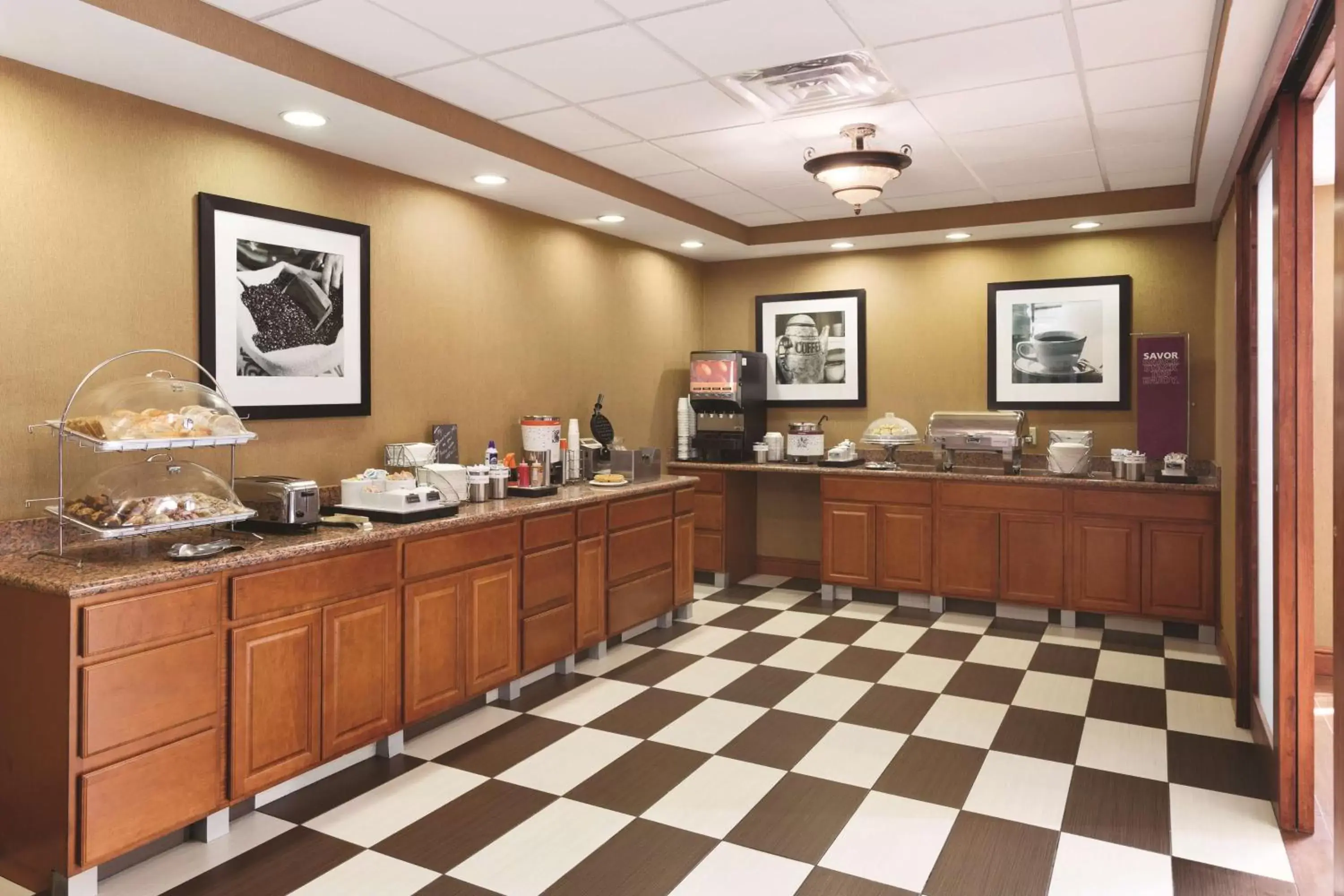 Dining area, Restaurant/Places to Eat in Hampton Inn & Suites Greenfield
