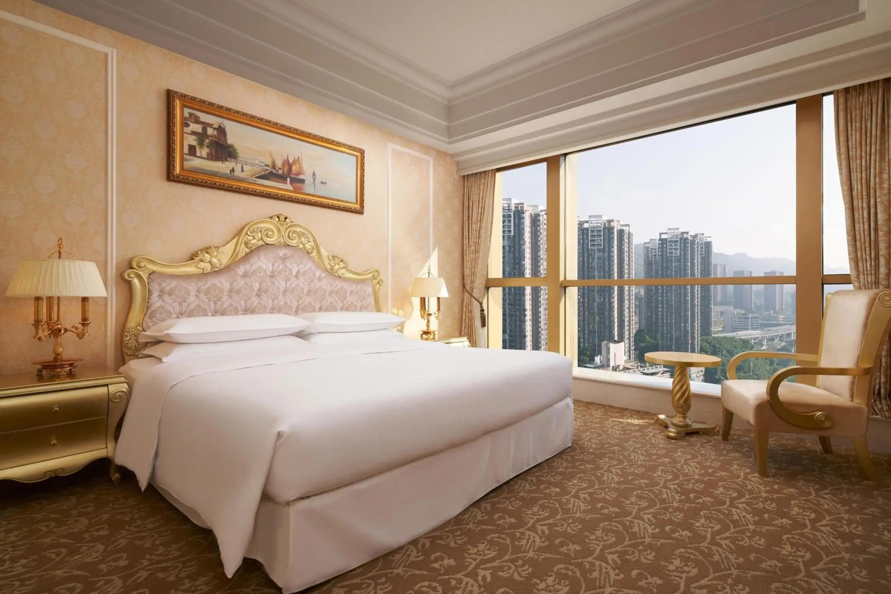 Photo of the whole room, Bed in Sheraton Chongqing Hotel