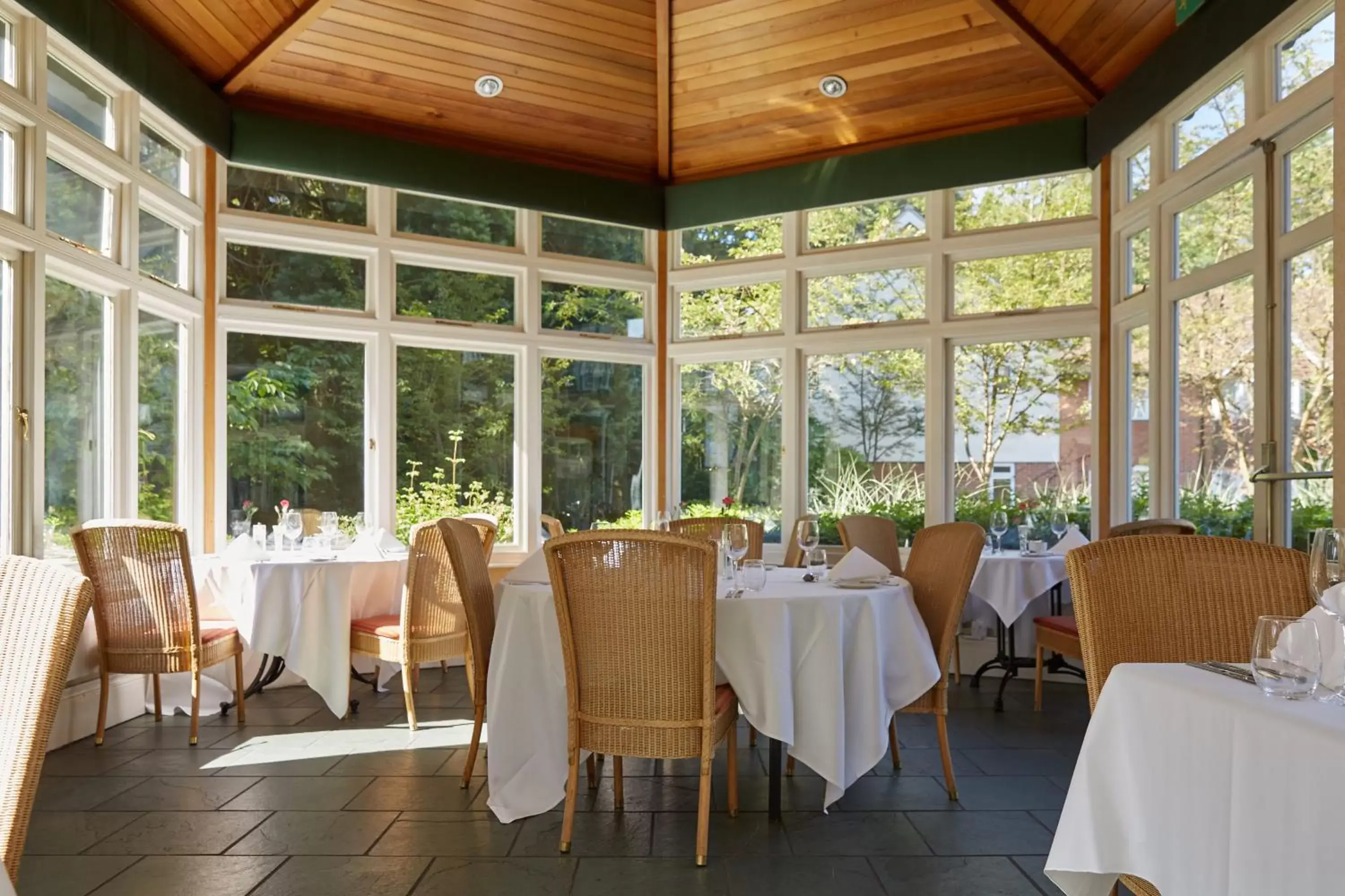 Restaurant/places to eat in Lismoyne Hotel Restaurant/places to eat in Lismoyne Hotel