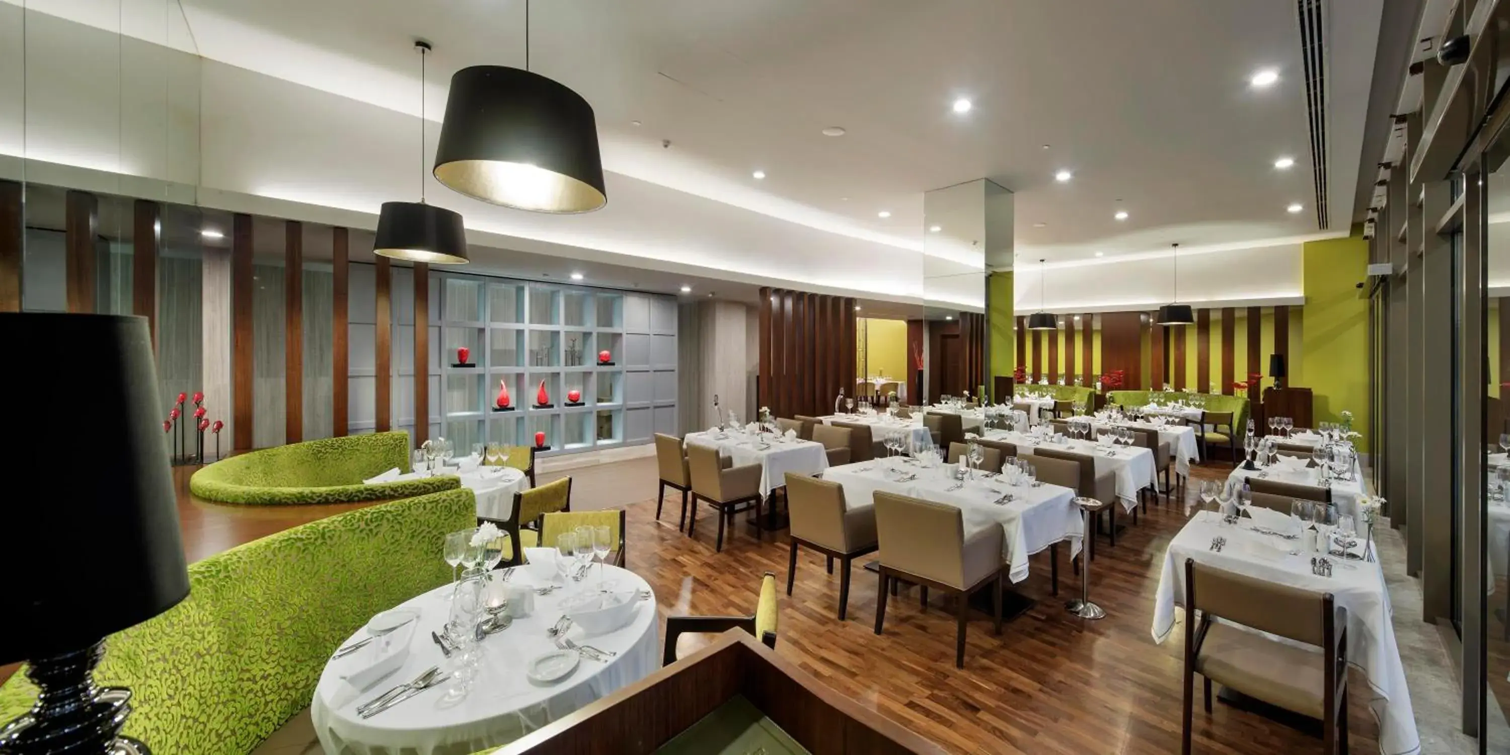 Restaurant/Places to Eat in The Sense Deluxe Hotel