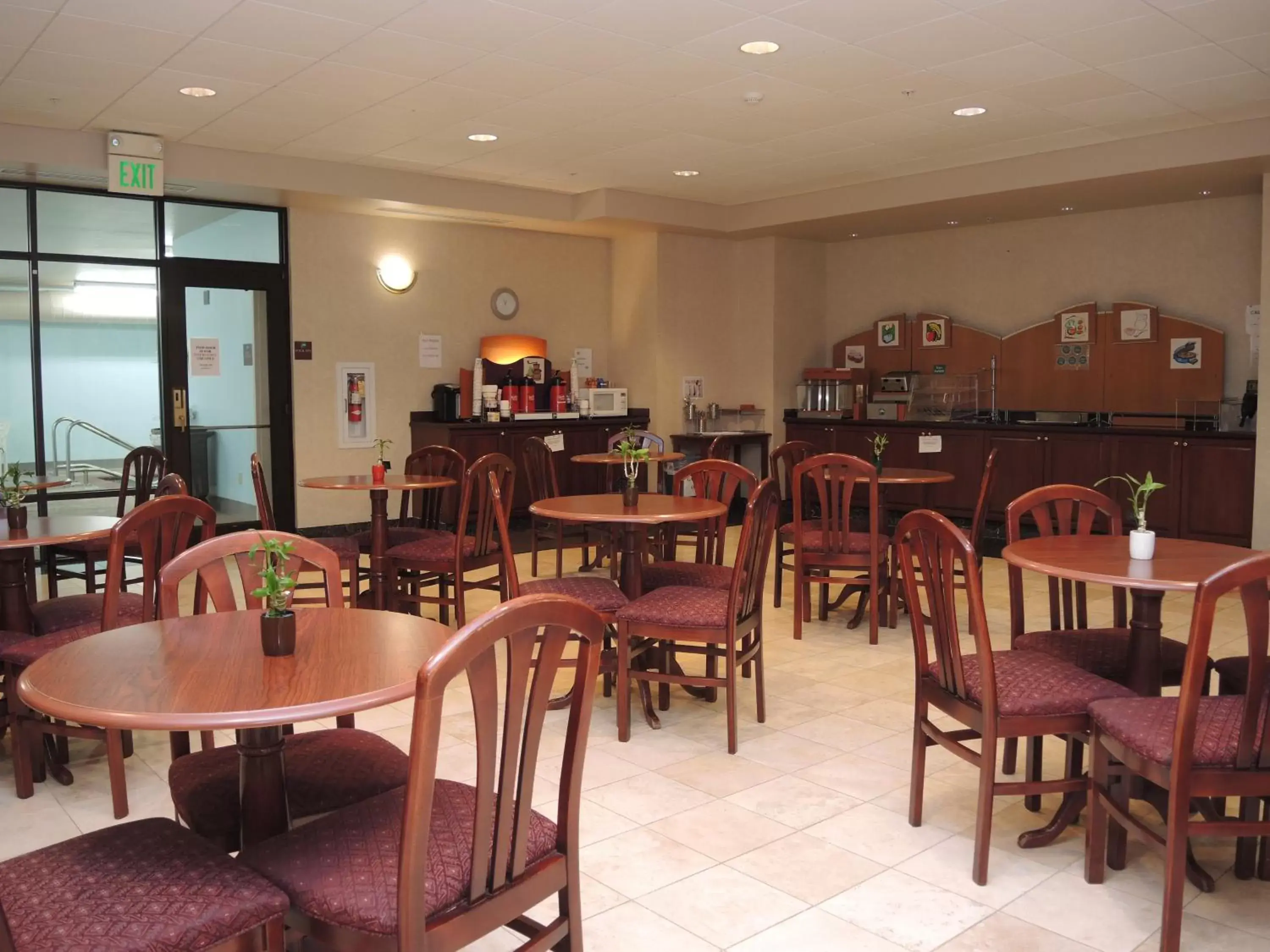 Restaurant/Places to Eat in Evergreen Inn & Suites
