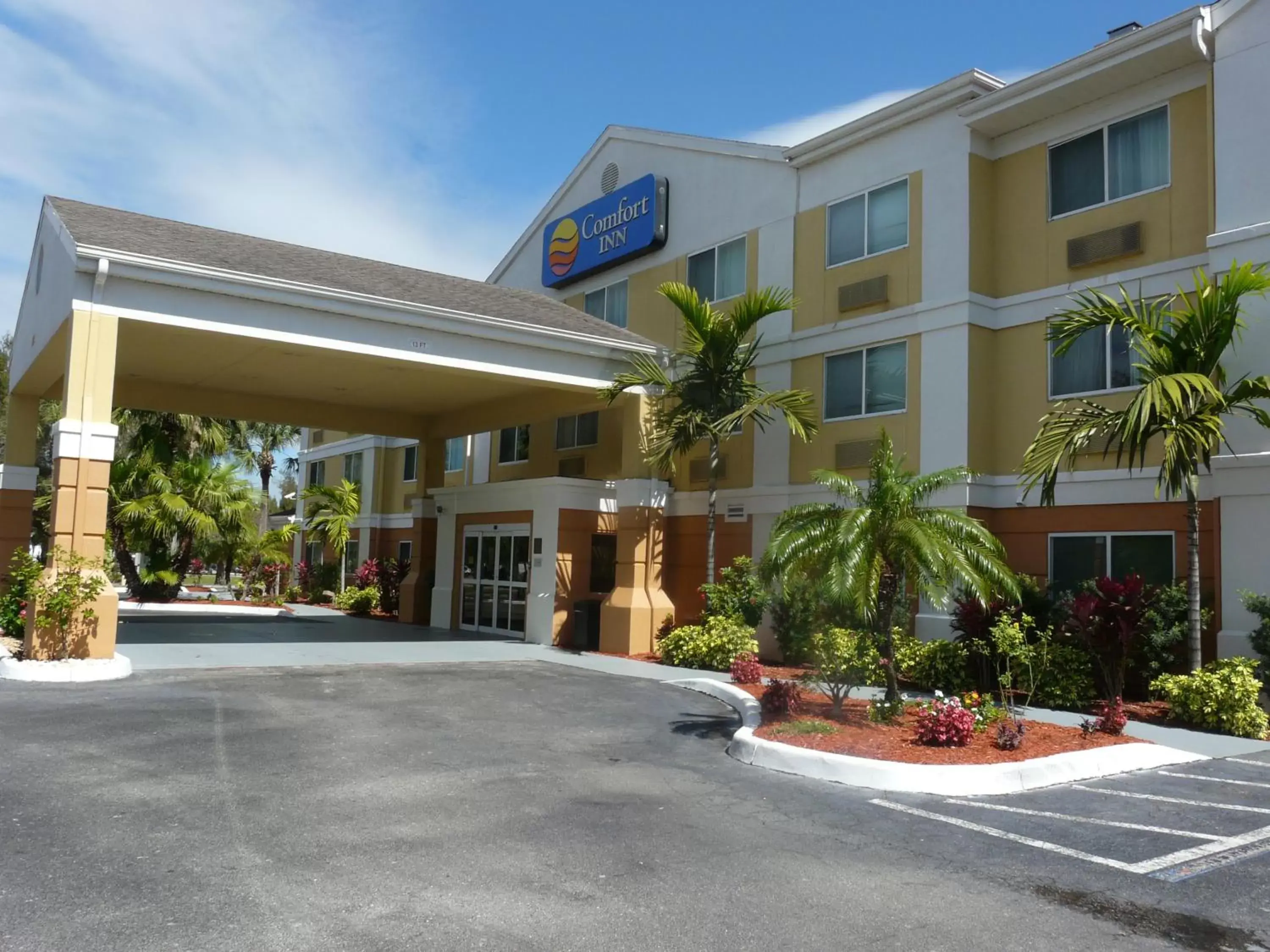 Facade/entrance, Property Building in Comfort Inn Fort Myers Northeast