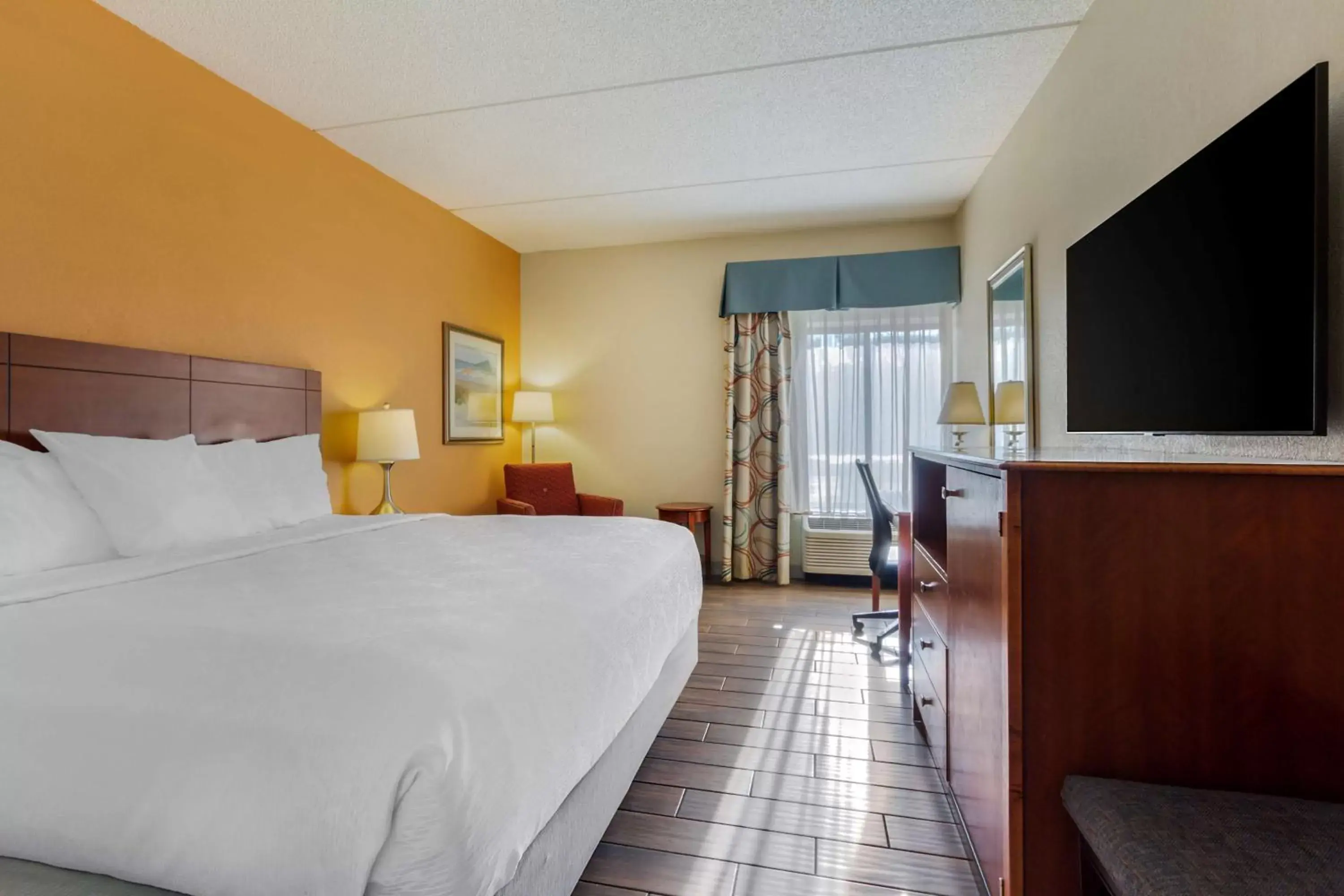 Bedroom, Bed in Best Western Plus Wilmington / Wrightsville Beach