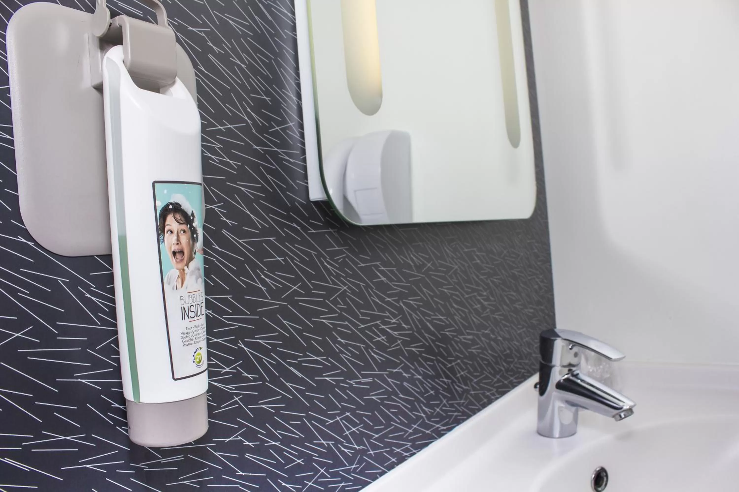 Bathroom in ibis Soissons