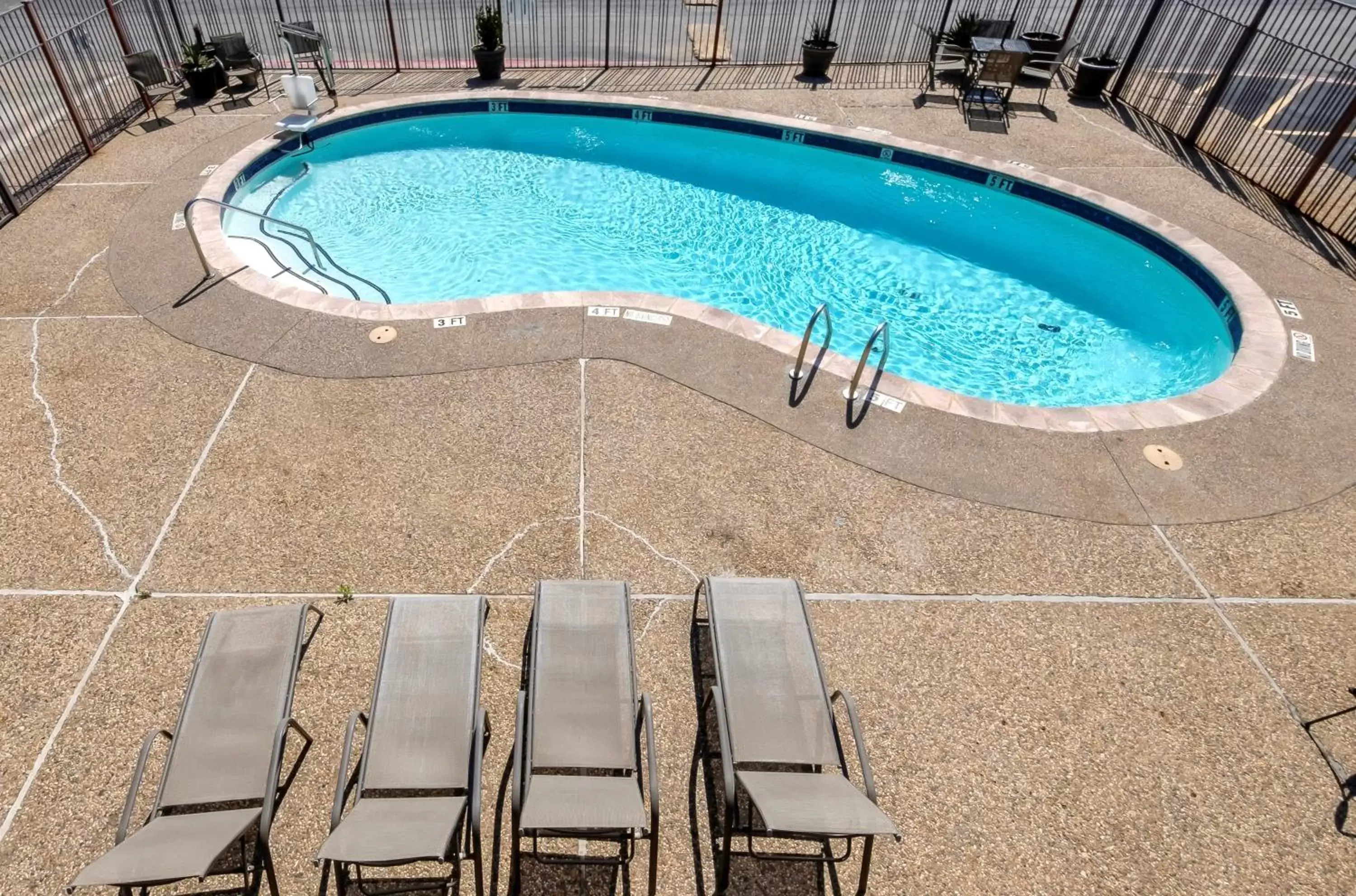 Swimming Pool in Red Roof Inn Arlington - Entertainment District