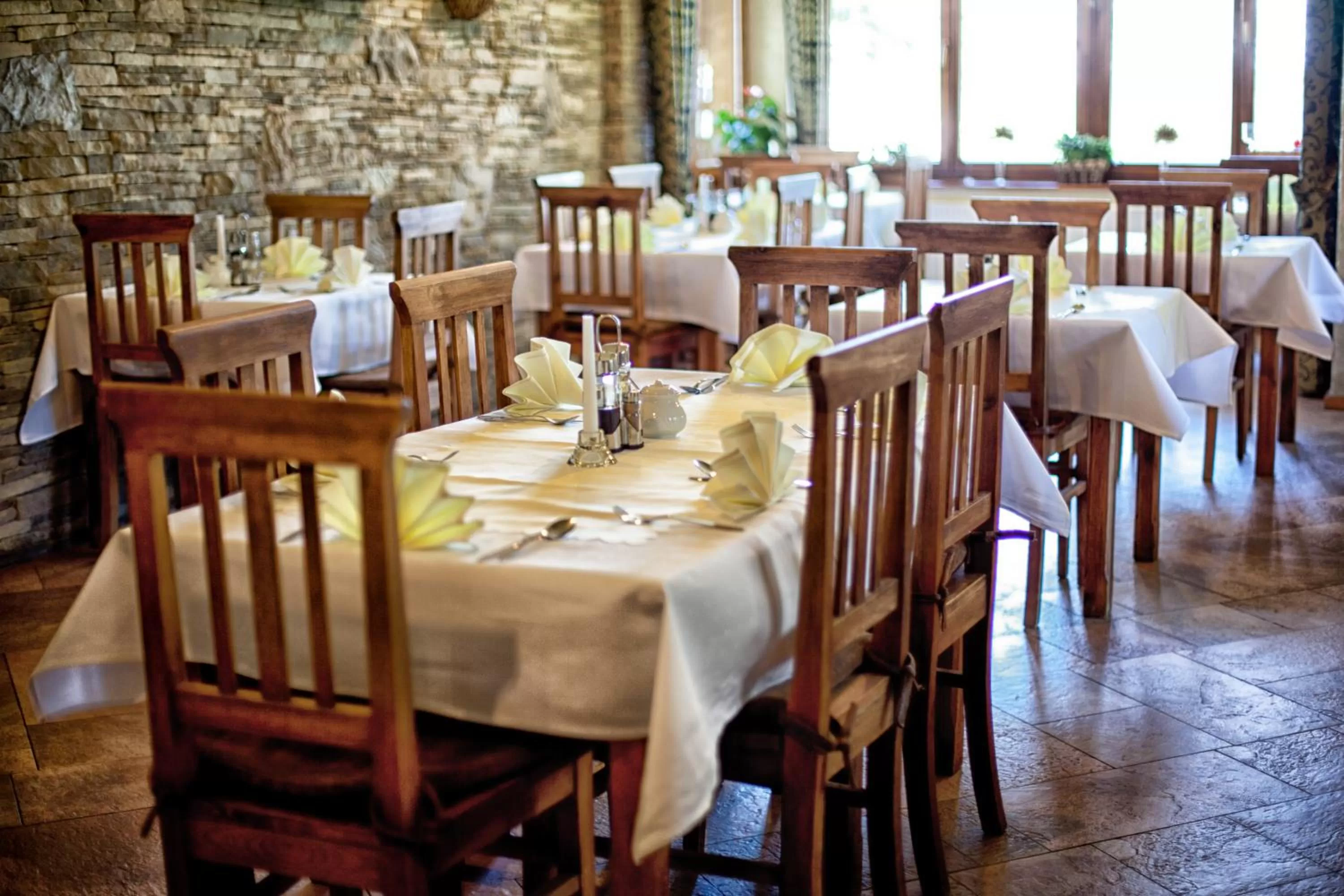 Restaurant/places to eat in Hotel Dwór Karolówka