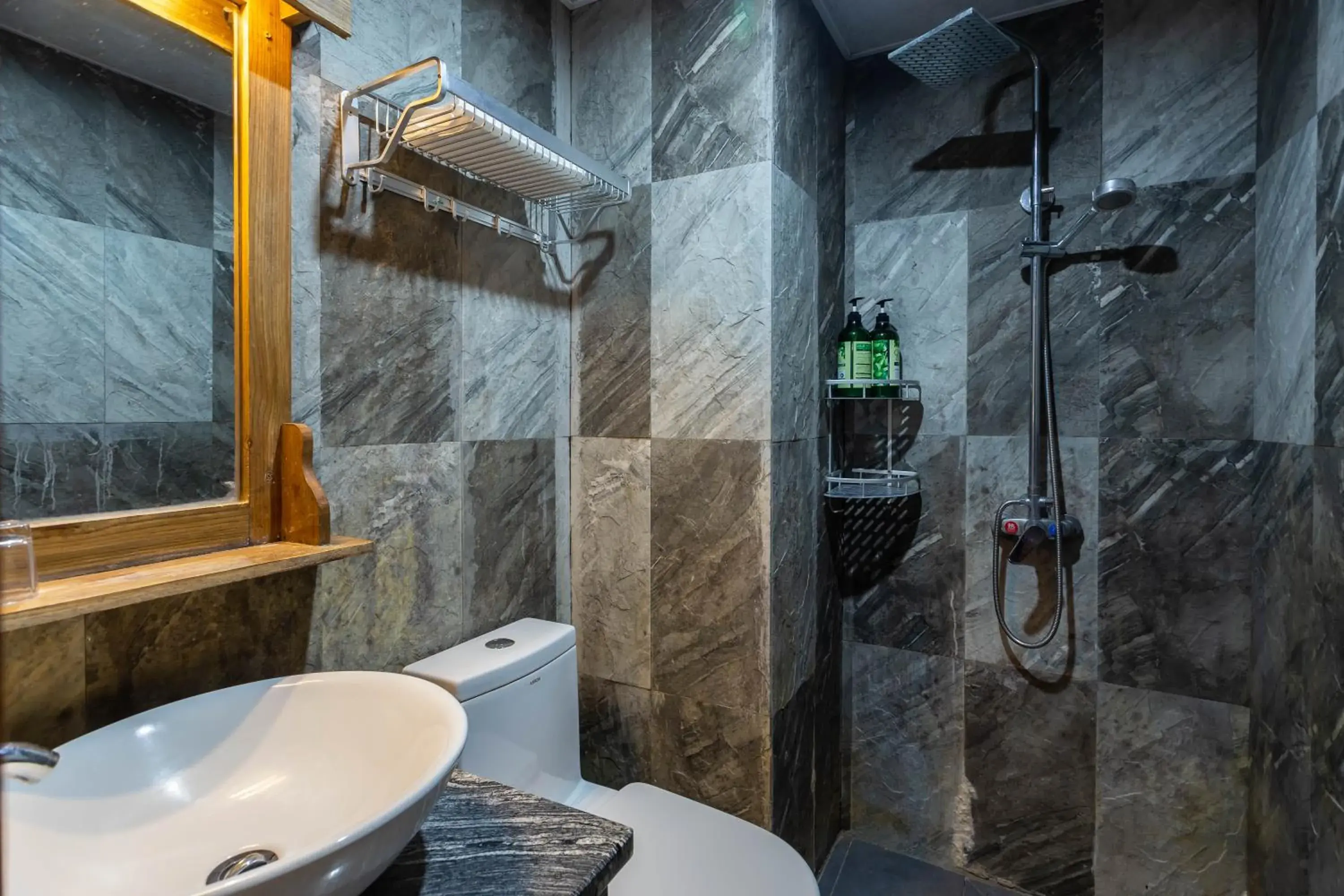 Shower, Bathroom in Zhangjiajie Destination Youth Hostel