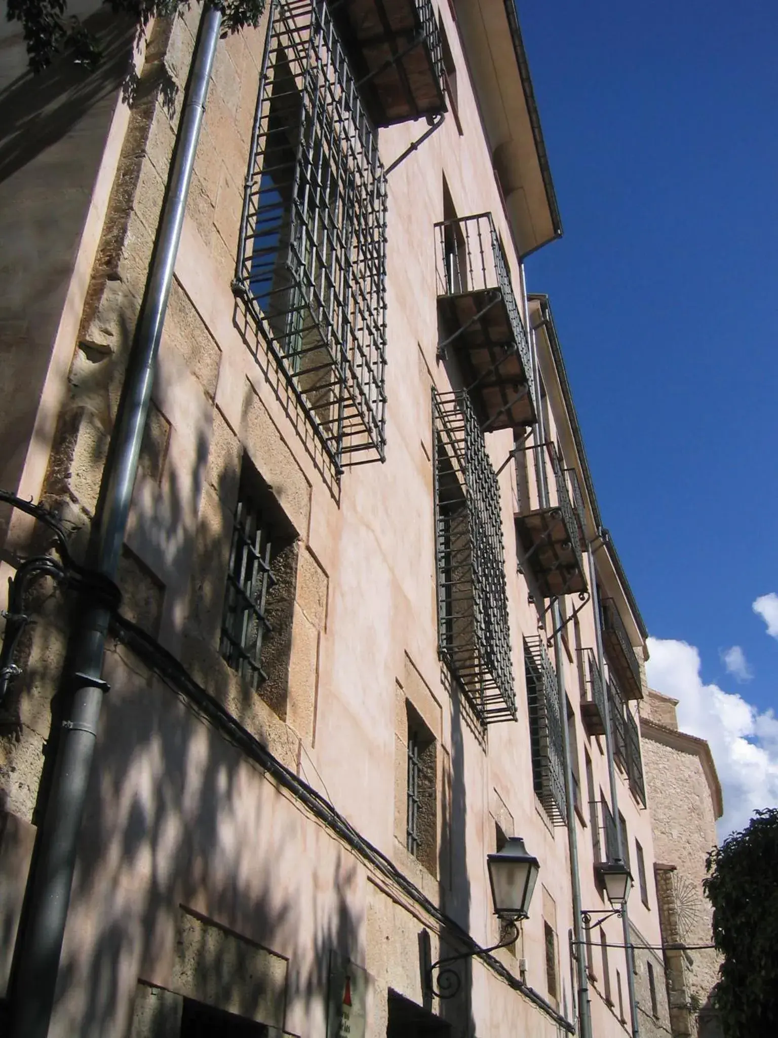 Facade/entrance, Property Building in Hotel Leonor de Aquitania