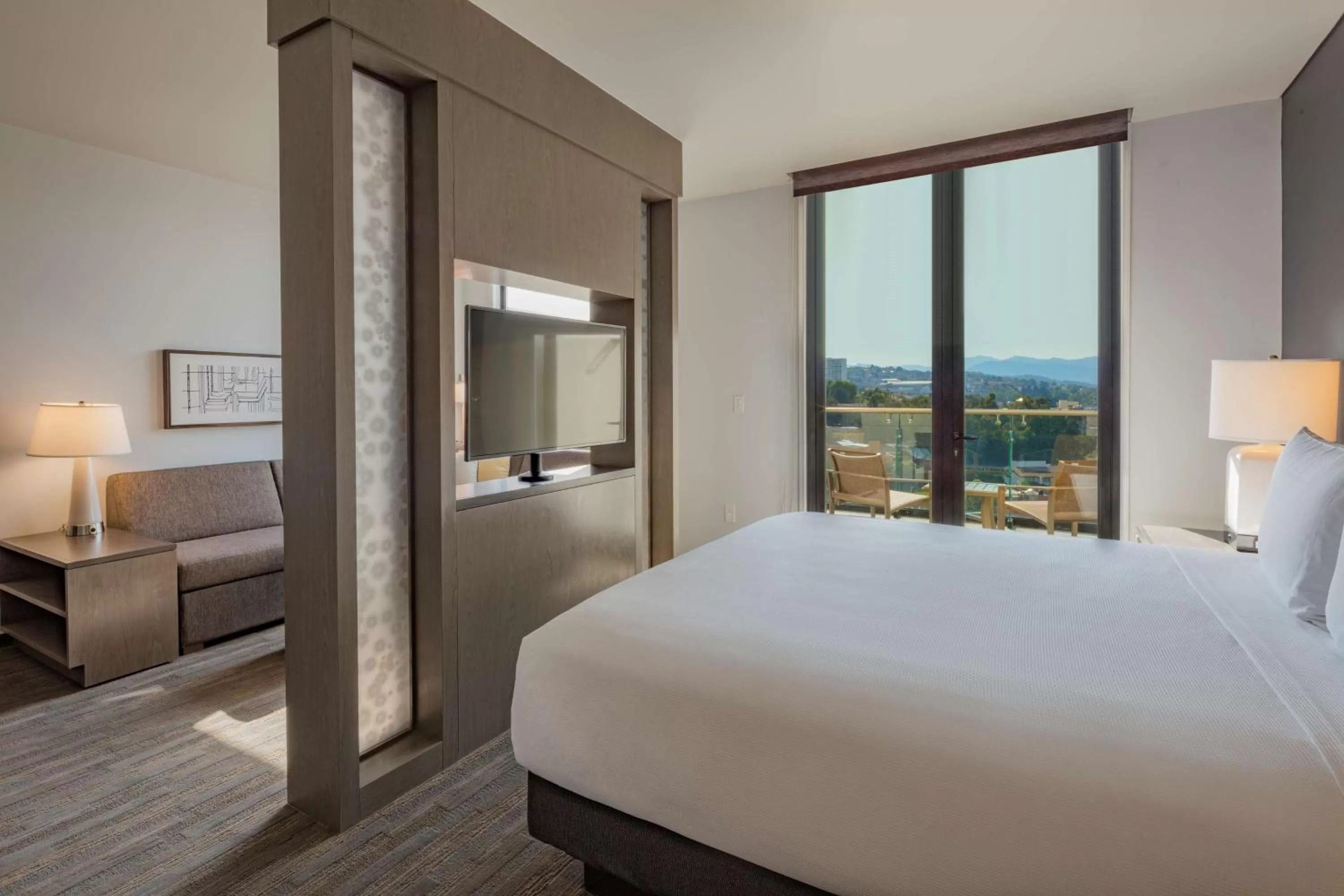 Photo of the whole room, Bed in Hyatt House Mexico City Santa Fe