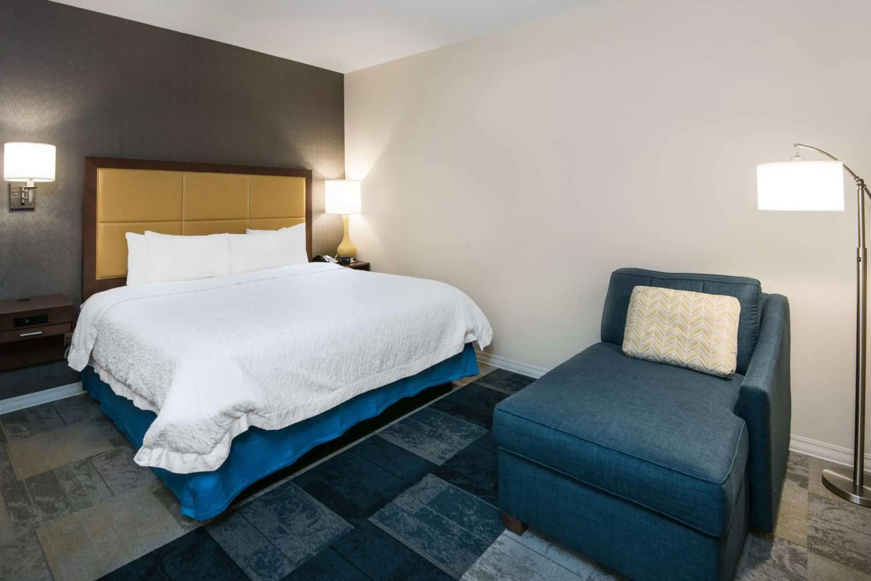 Living room, Bed in Hampton Inn & Suites San Antonio Brooks City Base, TX