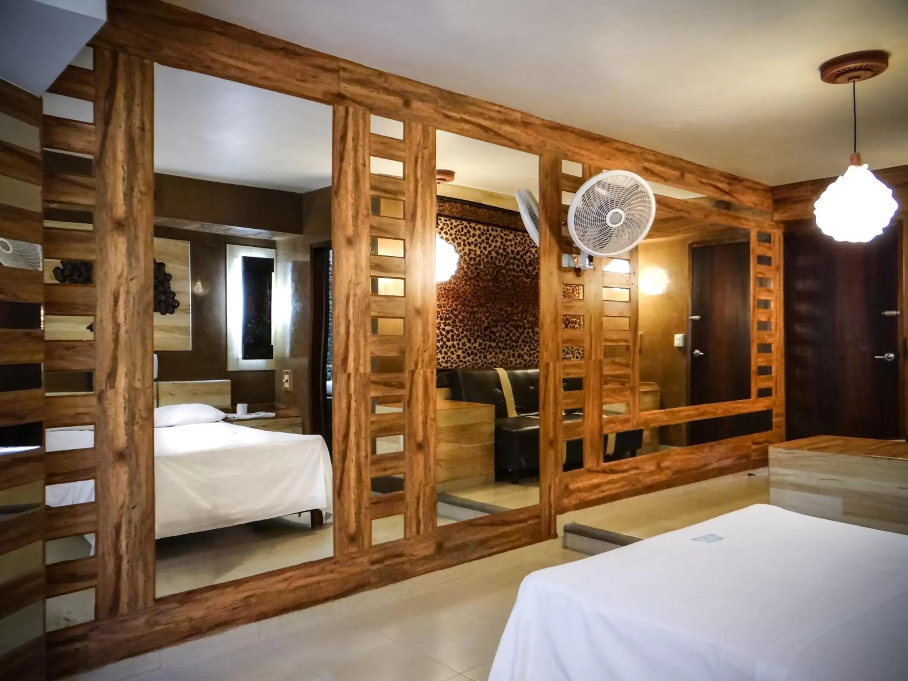Bunk Bed in Silmar Hotel/Motel