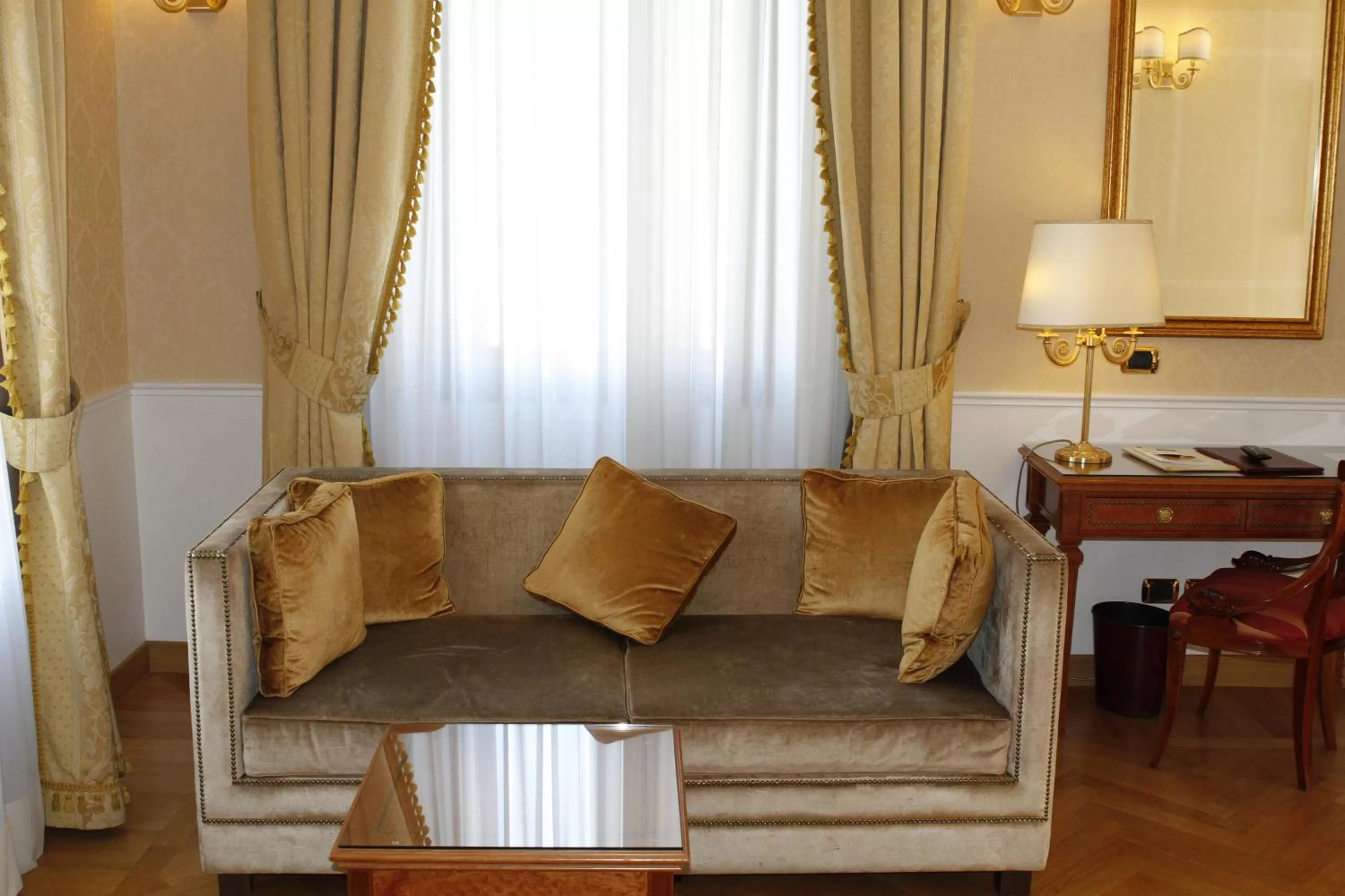 Seating area in Hotel Villa Pinciana