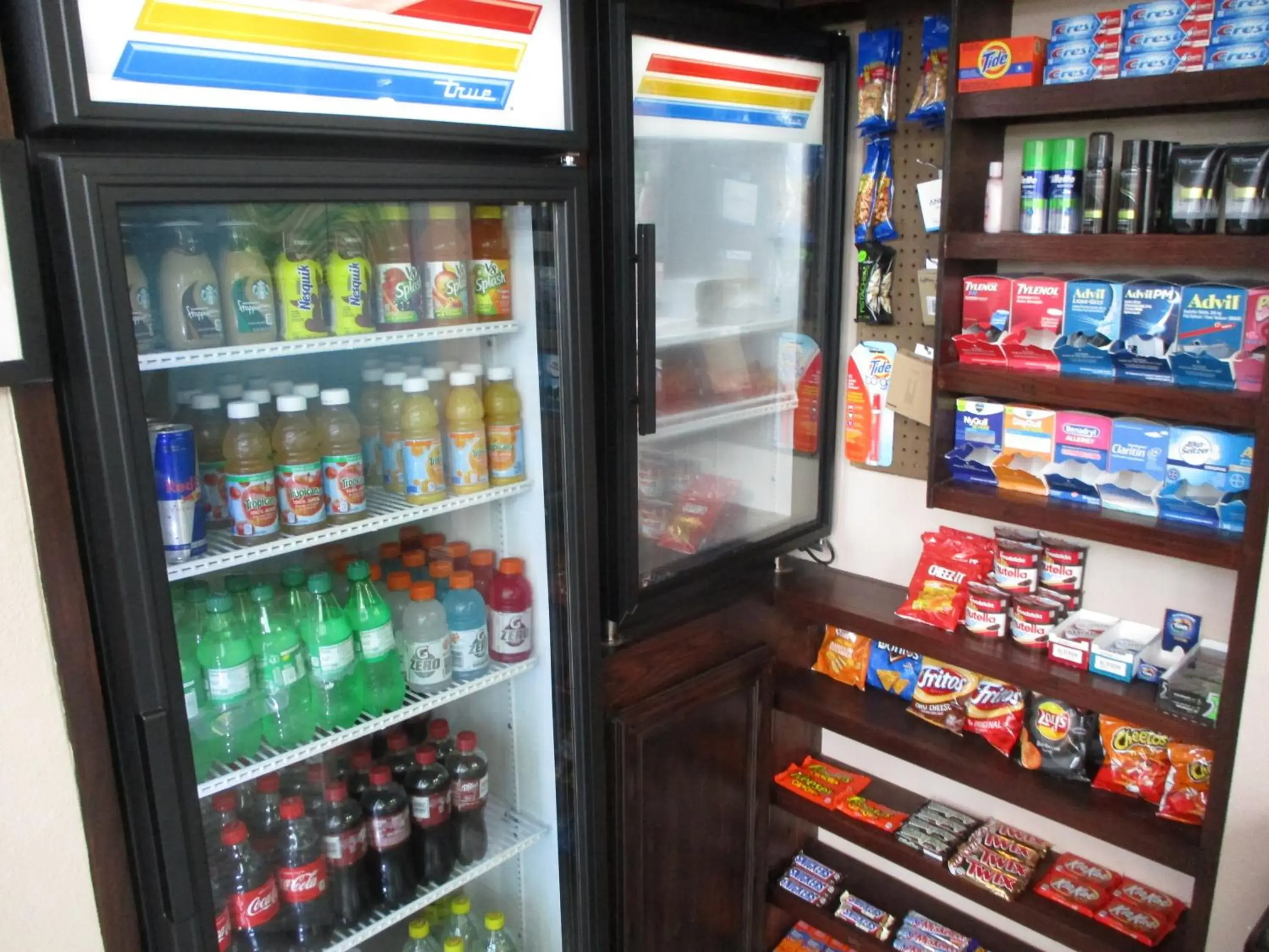 vending machine, Supermarket/Shops in Days Inn & Suites by Wyndham Sam Houston Tollway