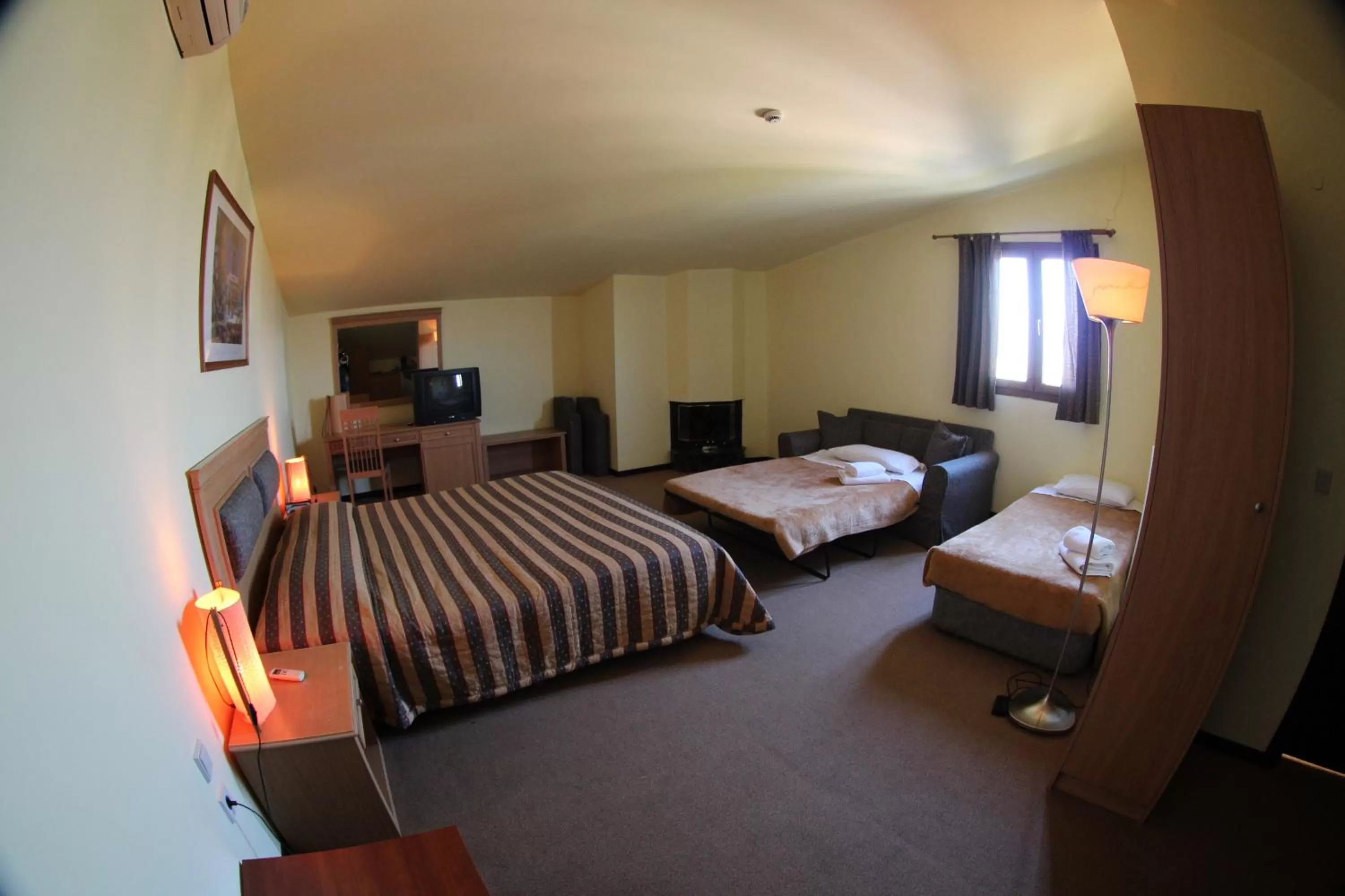 Photo of the whole room, Bed in Four Seasons Hotel