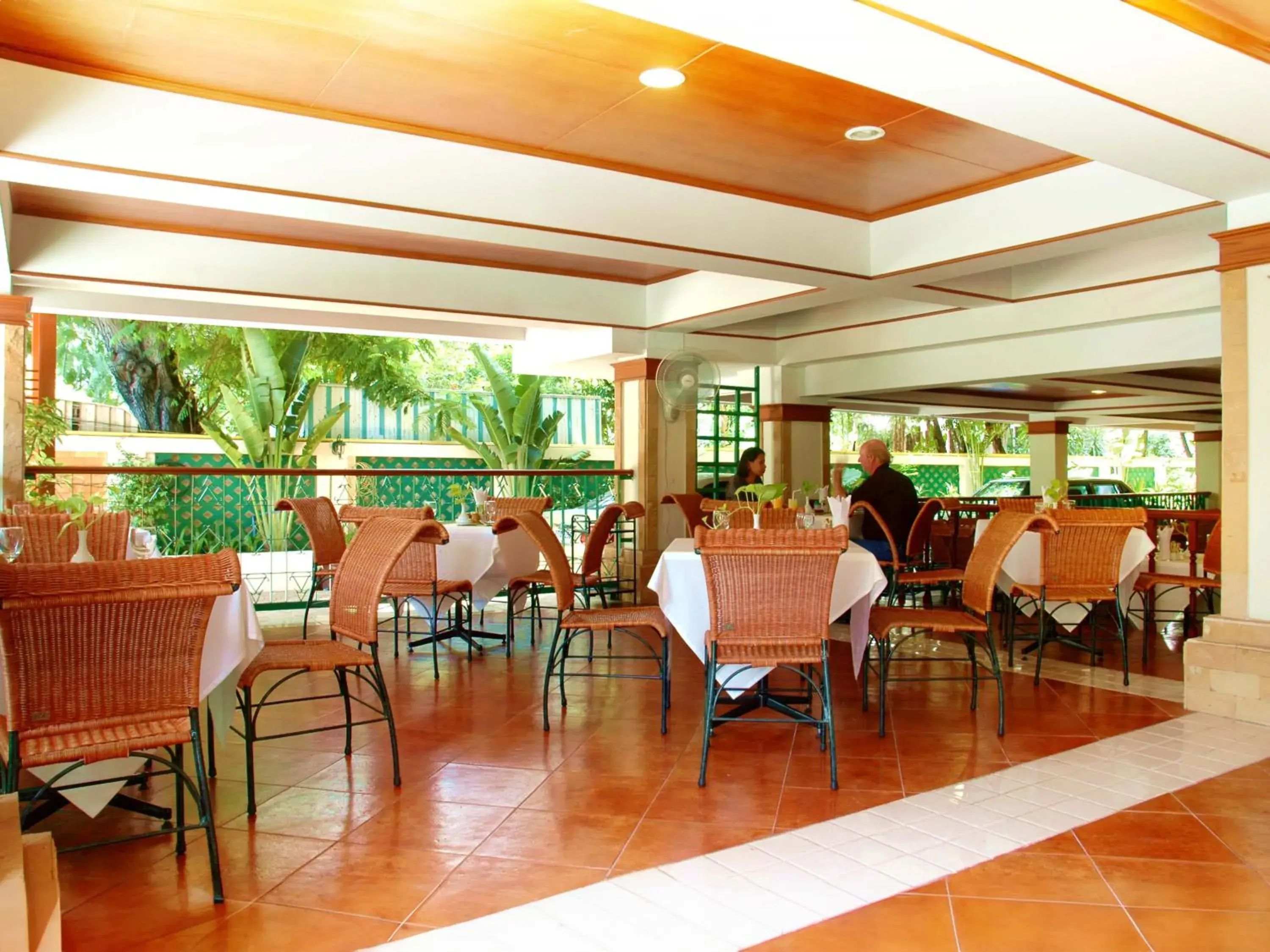 Restaurant/Places to Eat in Royal Ivory Sukhumvit Nana