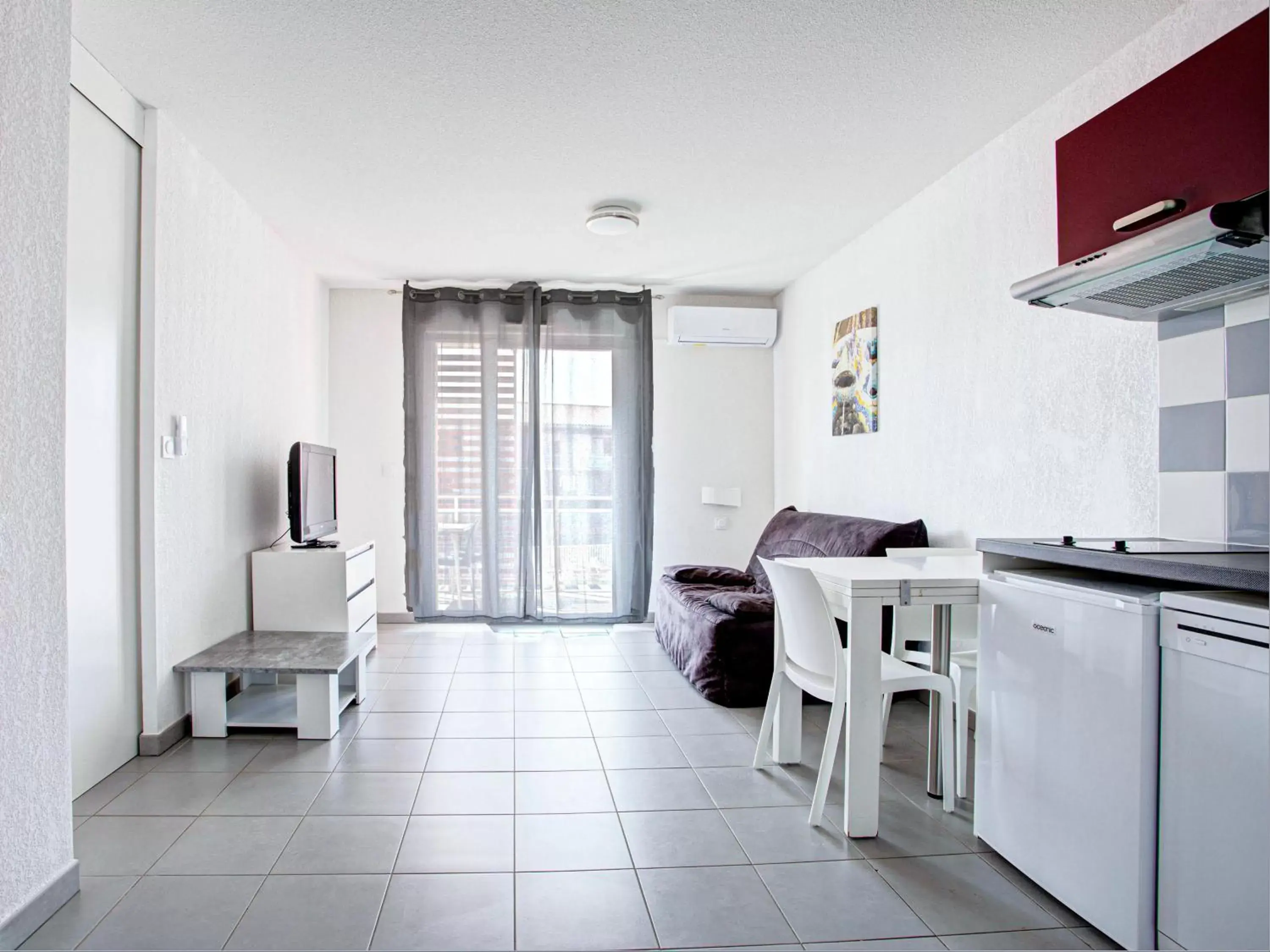 Living room, Kitchen/Kitchenette in Vacancéole - Les demeures de la Massane - Argelès-sur-Mer