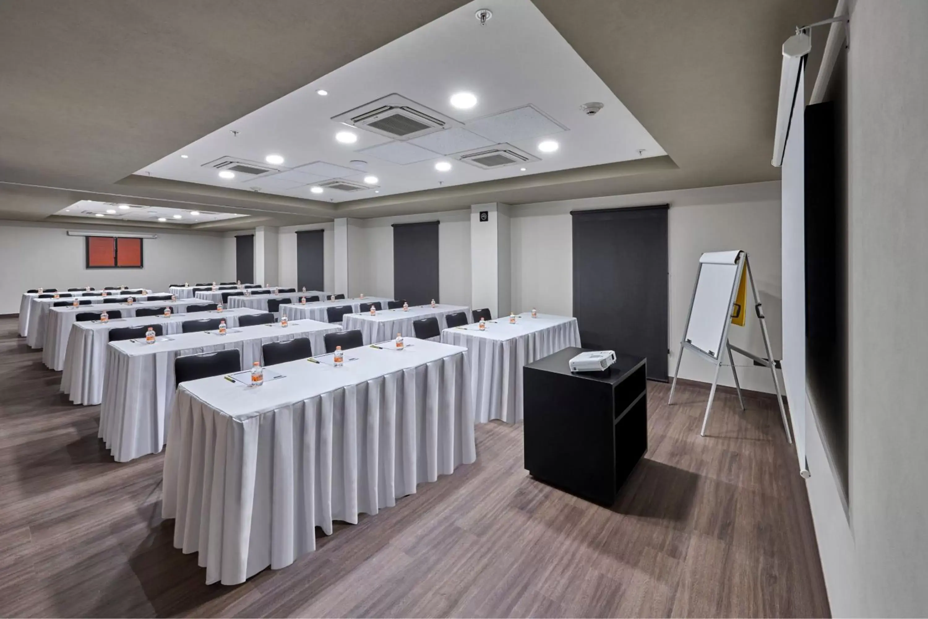 Meeting/conference room in City Express by Marriott Ensenada