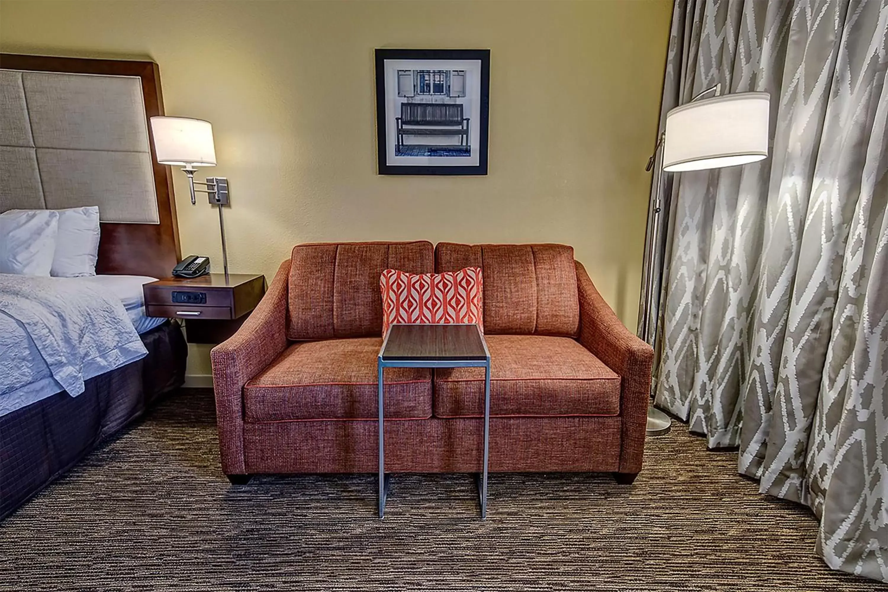 Living room, Seating Area in Hampton Inn Concord/Kannapolis