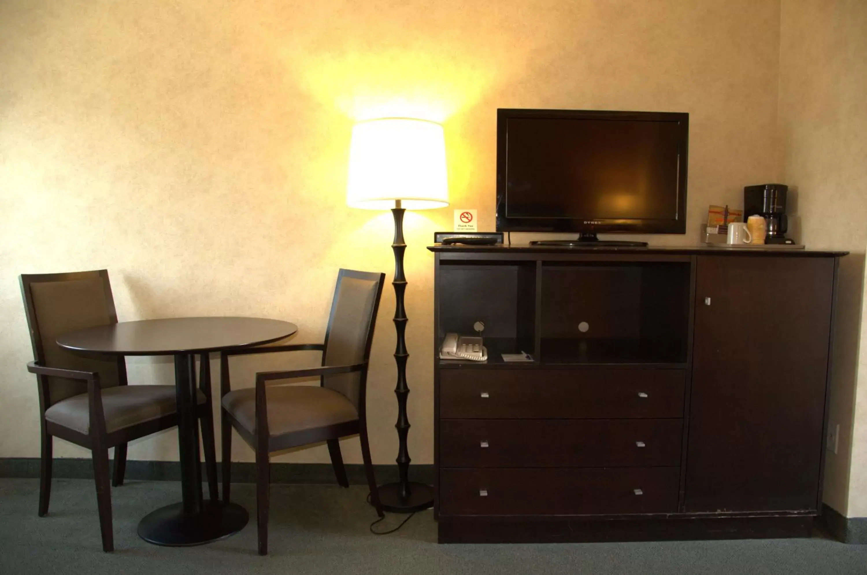 Dining Area in Best Budget Inn & Suites Kamloops