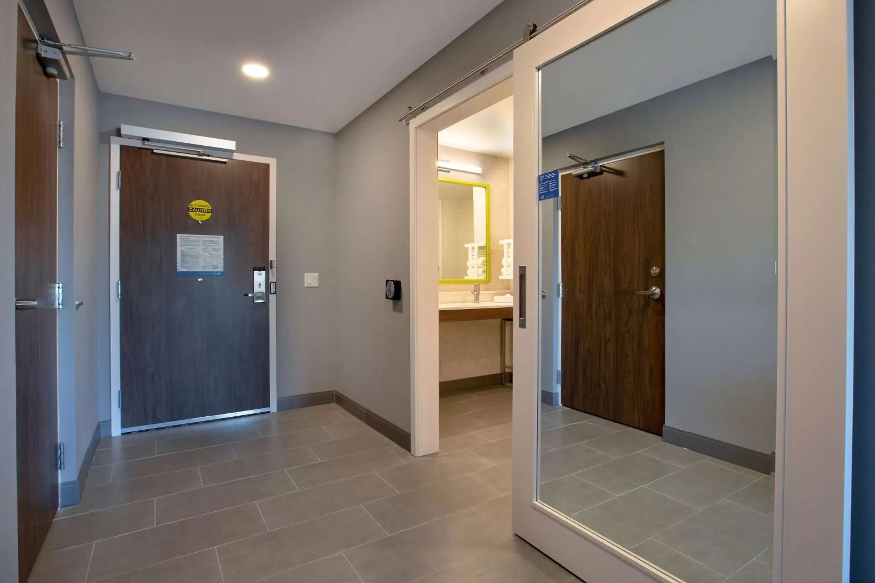 Photo of the whole room in Hampton Inn & Suites Ottawa West, Ontario, Canada Photo of the whole room in Hampton Inn & Suites Ottawa West, Ontario, Canada